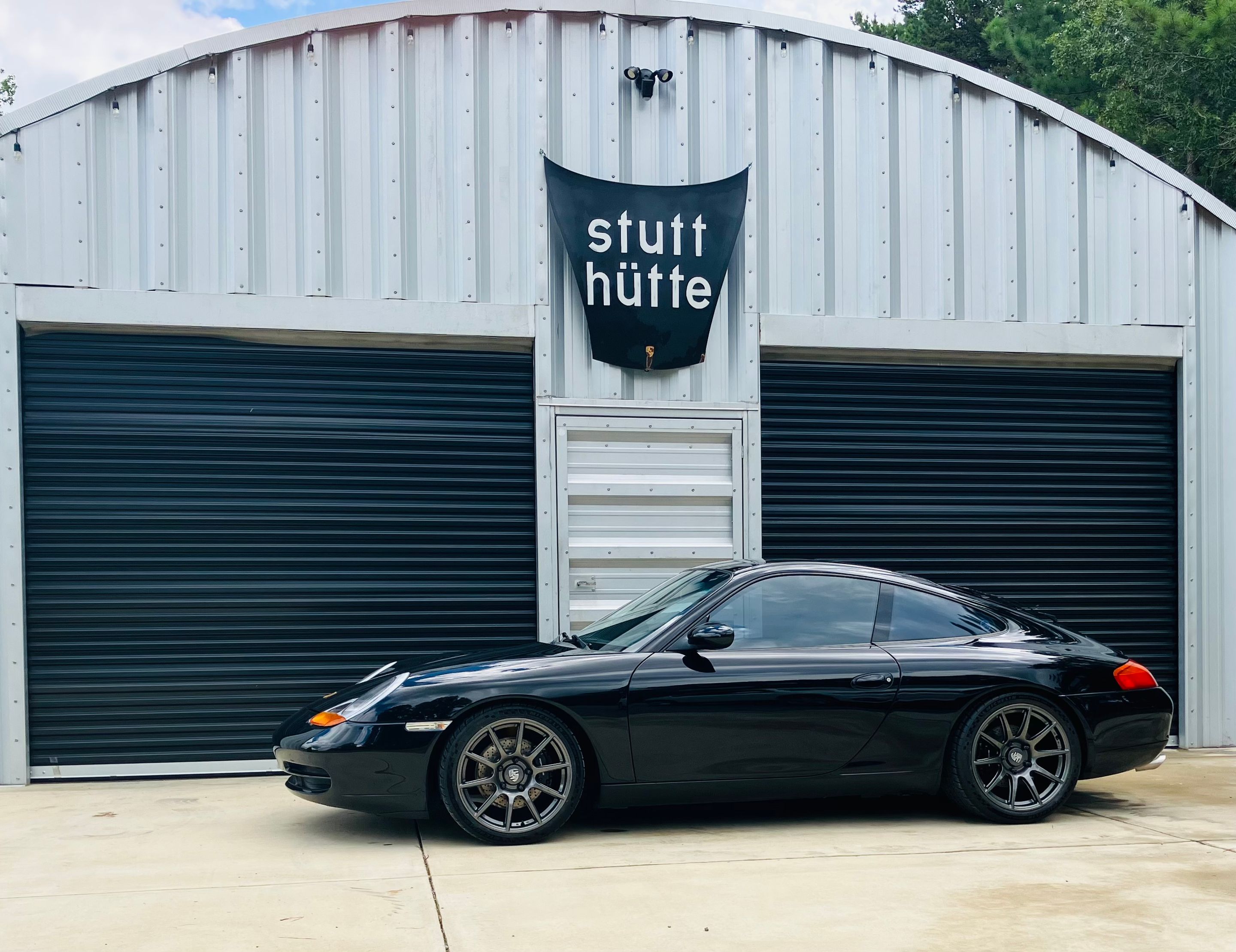Black Porsche 911 996 Carrera with 18" SM-10 Apex wheels in Anthracite