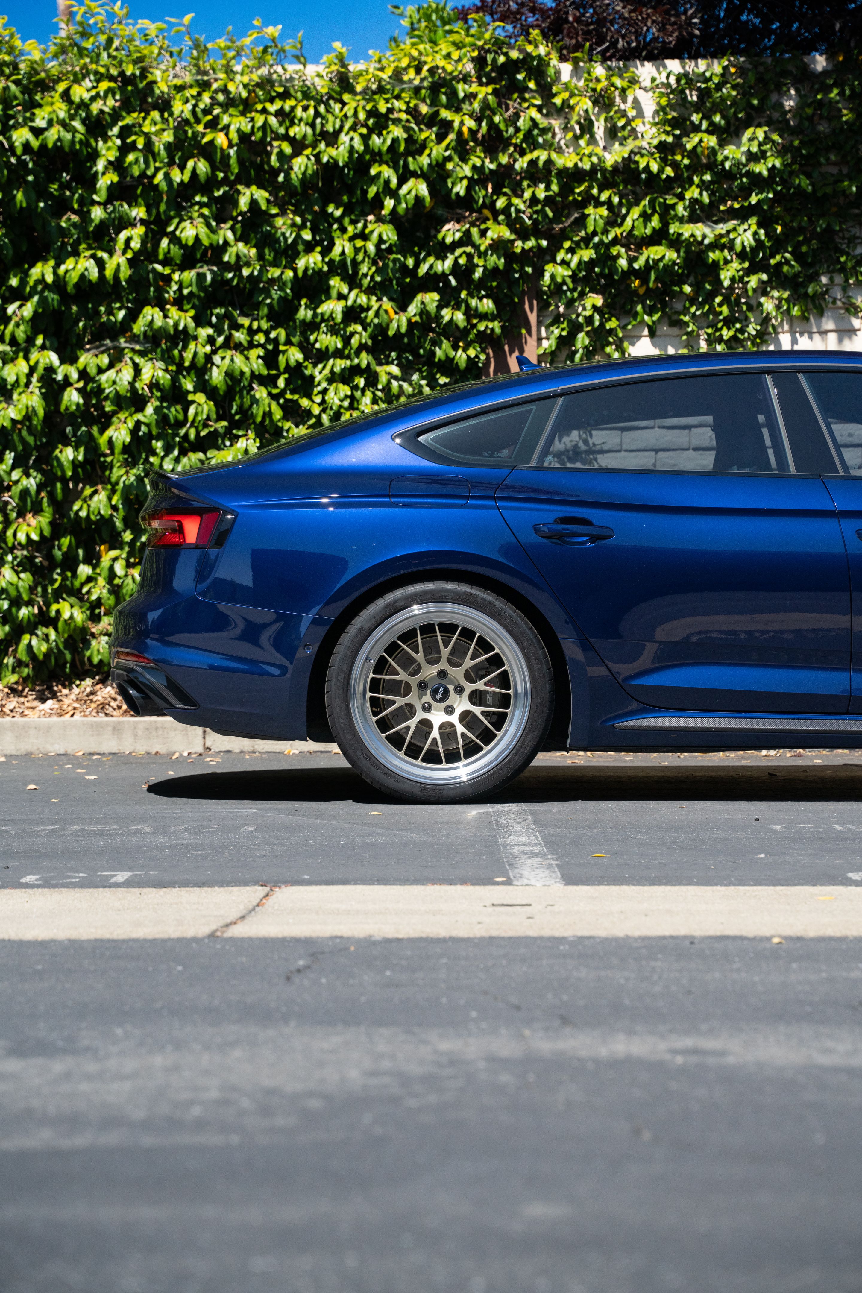 Blue Audi B9 RS 5 Sportback with 19" ML-10RT Apex wheels in Machined Lip Gloss Motorsport Gold