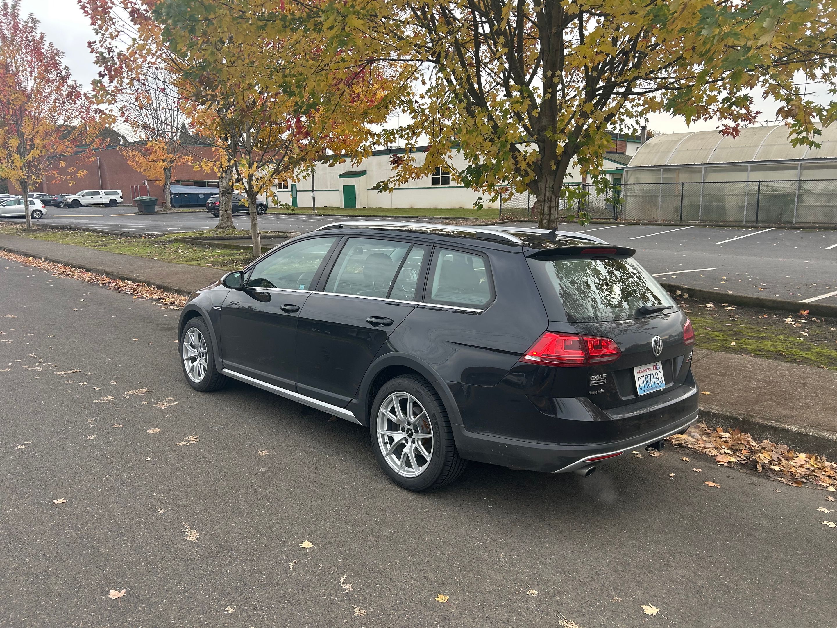 Black VW MK7 Alltrack/SportWagen Alltrack with 17" VS-5 Apex wheels in Race Silver