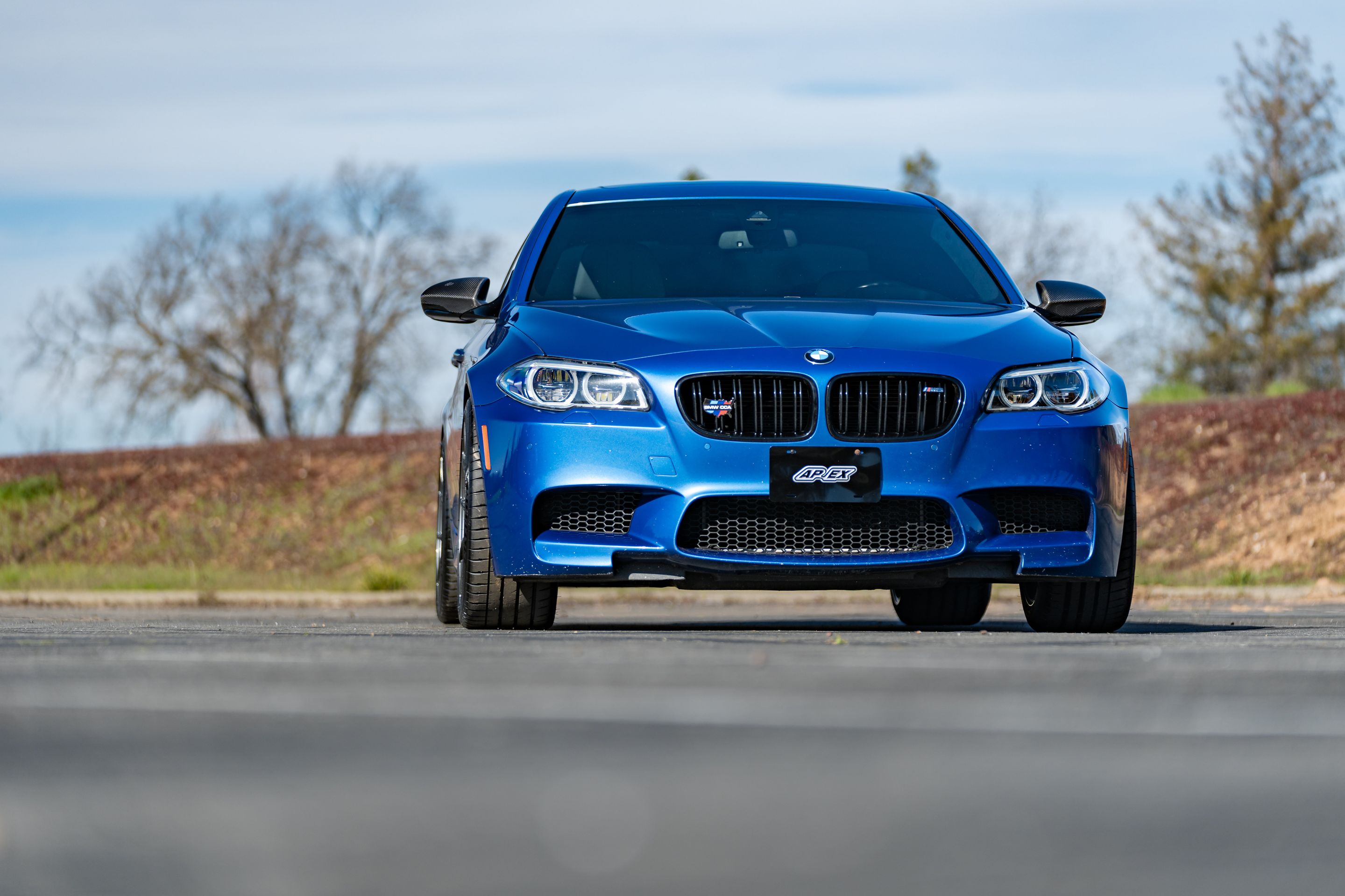 Blue BMW F10 M5 with 20" VS-5RS Apex wheels in Anthracite