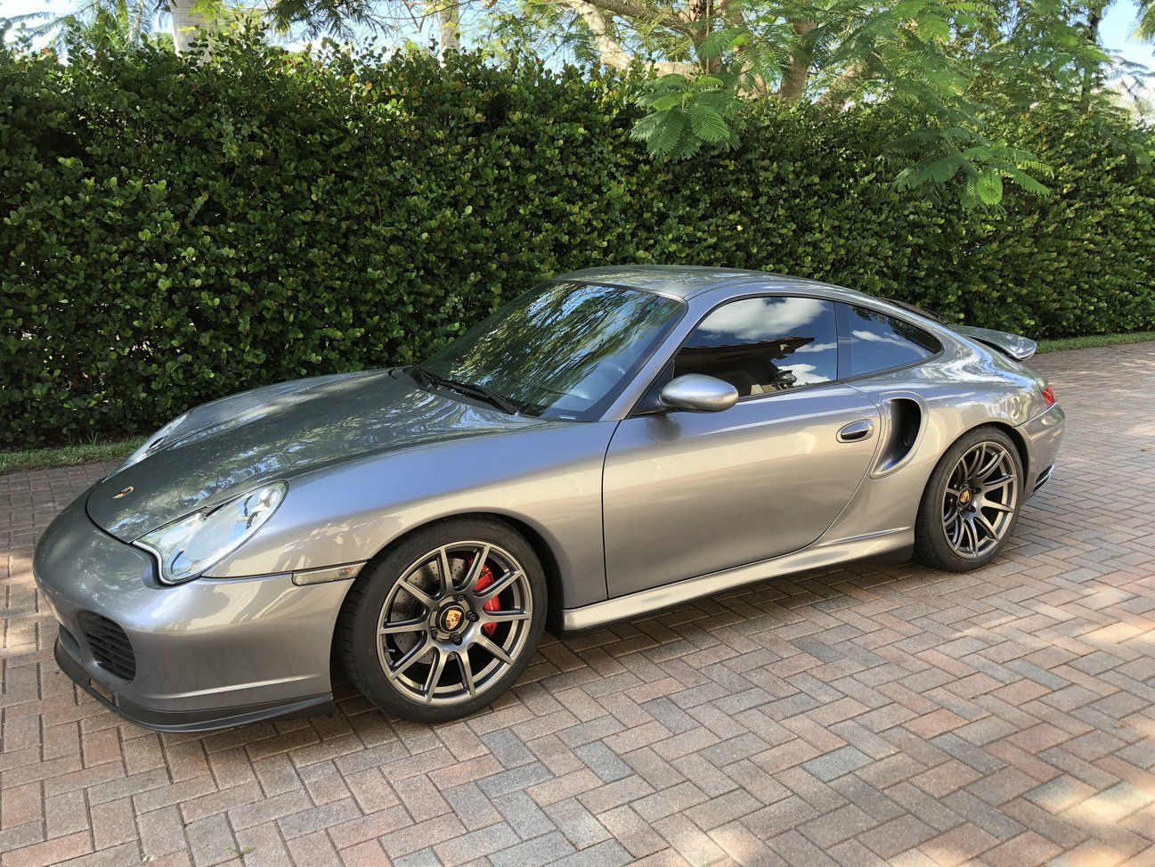 Grey Porsche 911 996 Turbo with 18" SM-10 Apex wheels in Anthracite