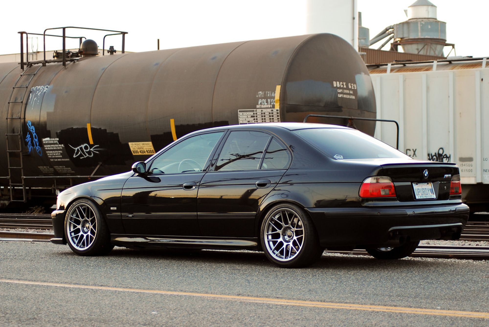 Black BMW E39 M5 with 18" ARC-8 Apex wheels in Anthracite