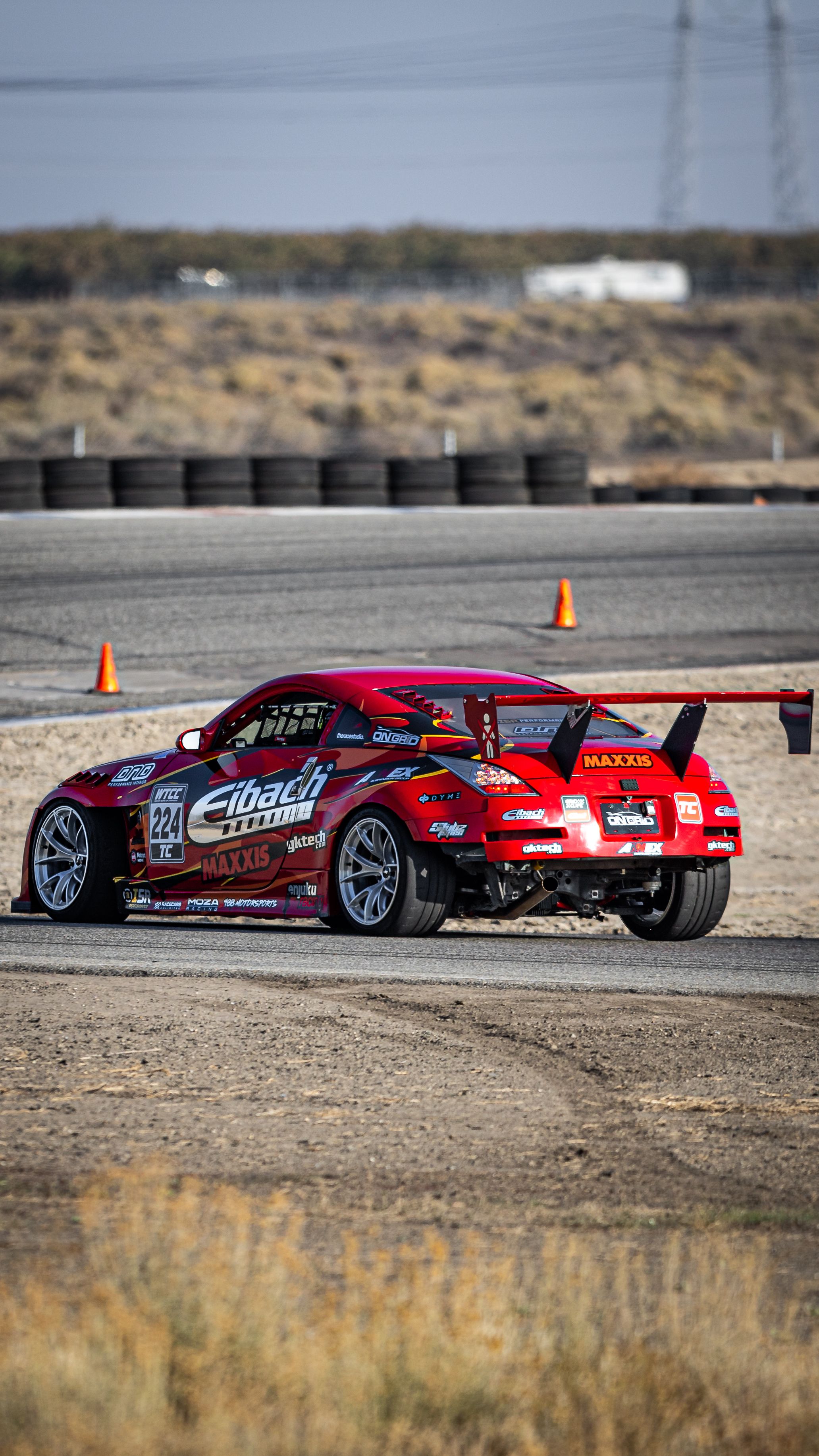 Race Livery Nissan 350Z with 18" VS-5RS Apex wheels in Brushed Clear