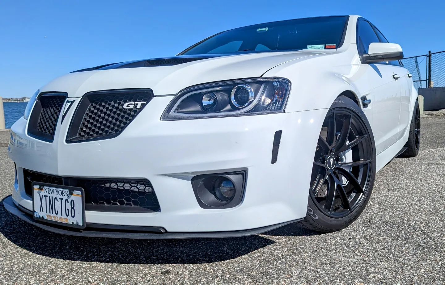 White Pontiac G8 GT with 19" VS-5RS Apex wheels in Satin Black