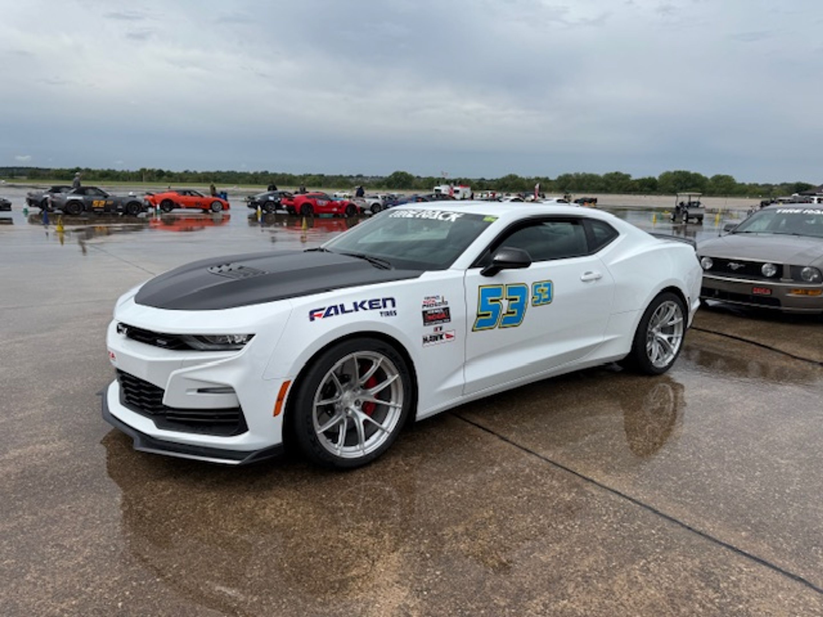 White Chevrolet 6th Gen Camaro with 19" VS-5RS Apex wheels in Brushed Clear