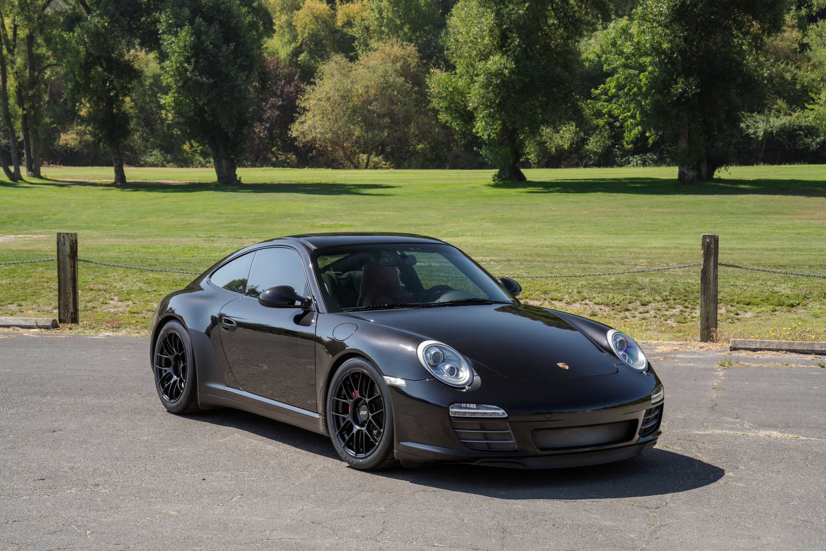 Black Porsche 911 997 Carrera 4S with 18" EC-7RS Apex wheels in Satin Black