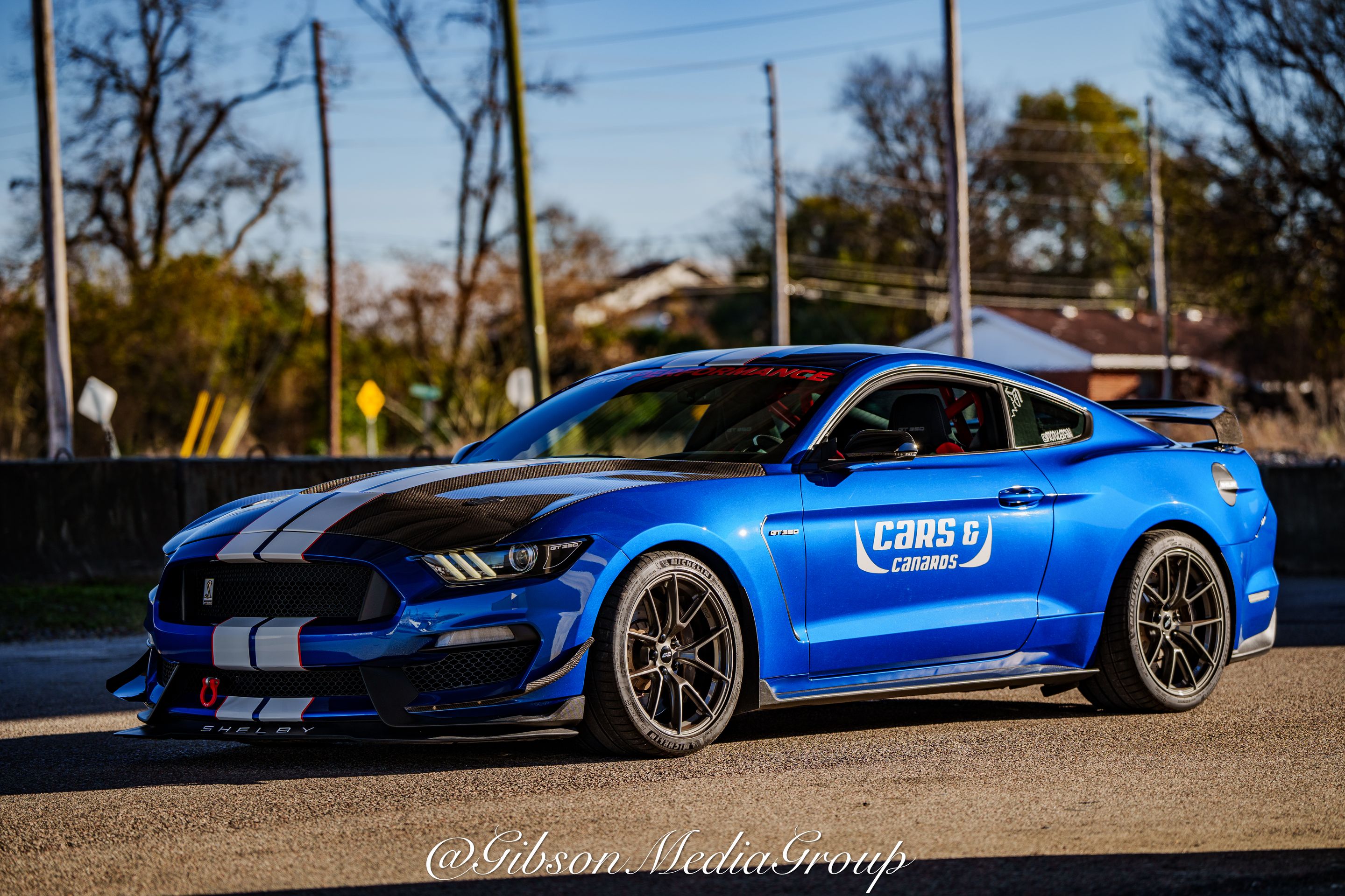 Blue Ford S550 Mustang GT350 with 19" VS-5RS Apex wheels in Anthracite