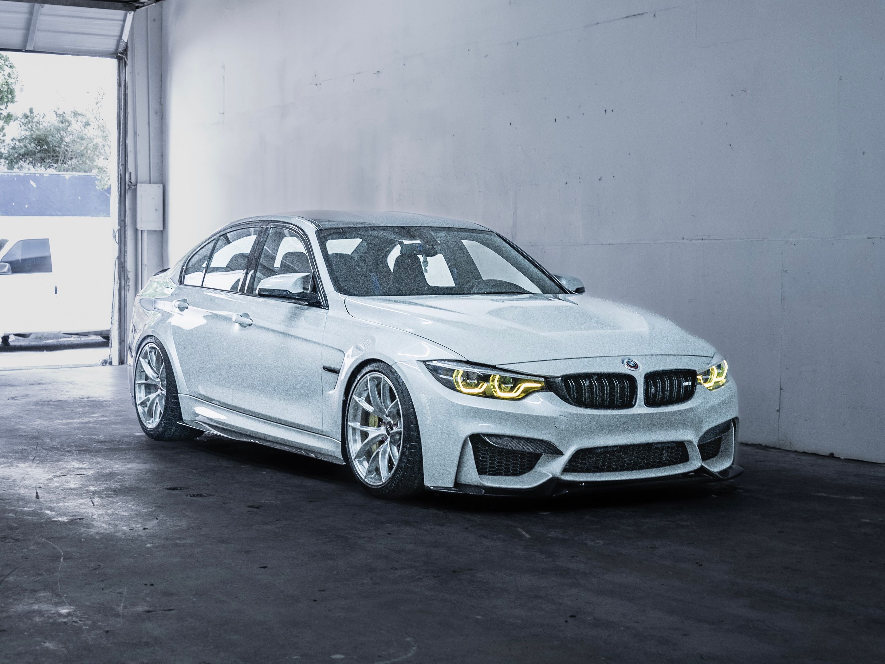 White BMW F80 M3 with 19" VS-5RS Apex wheels in Brushed Clear