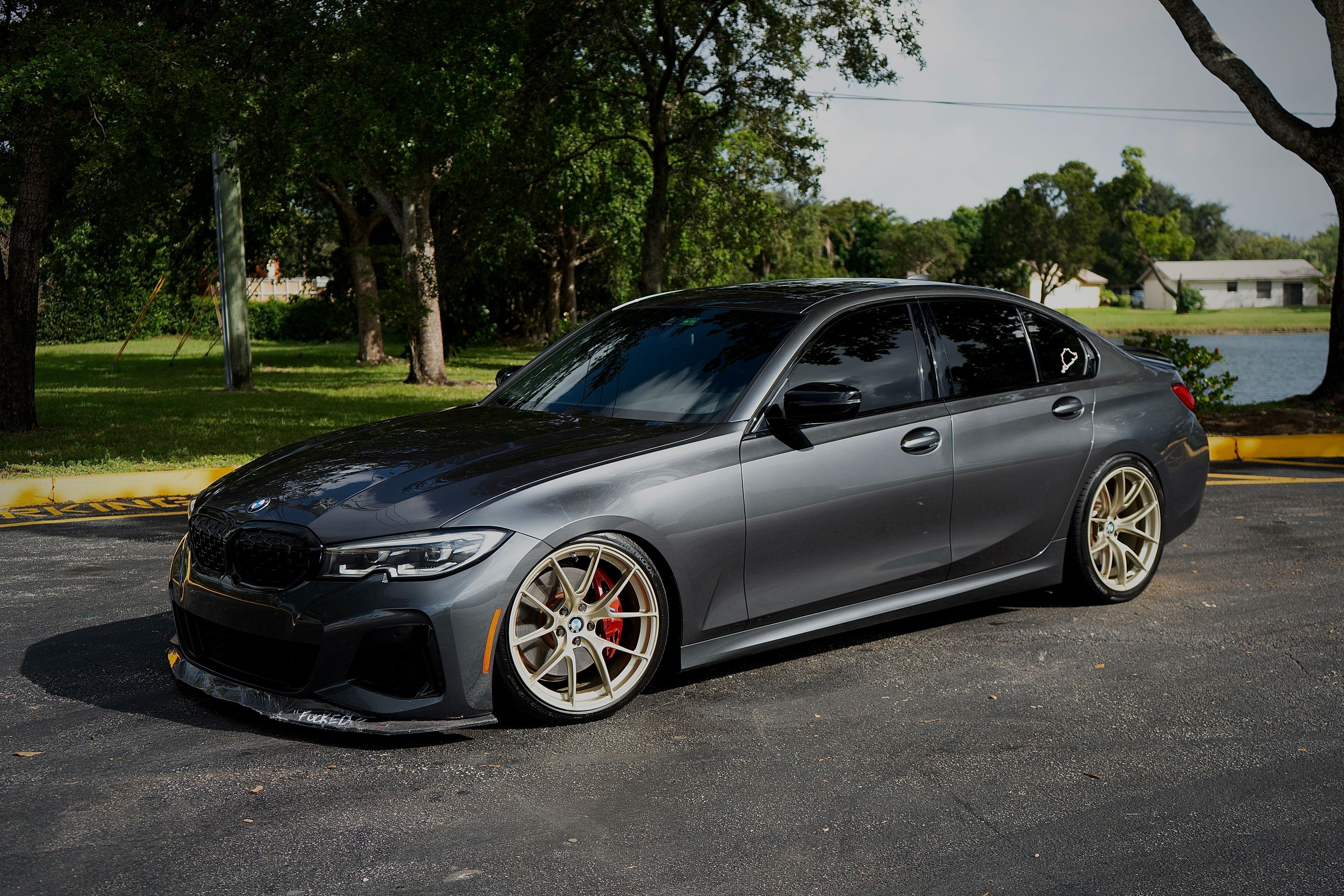 Grey BMW G20 Sedan 3 Series with 19" VS-5RS Apex wheels in Motorsport Gold