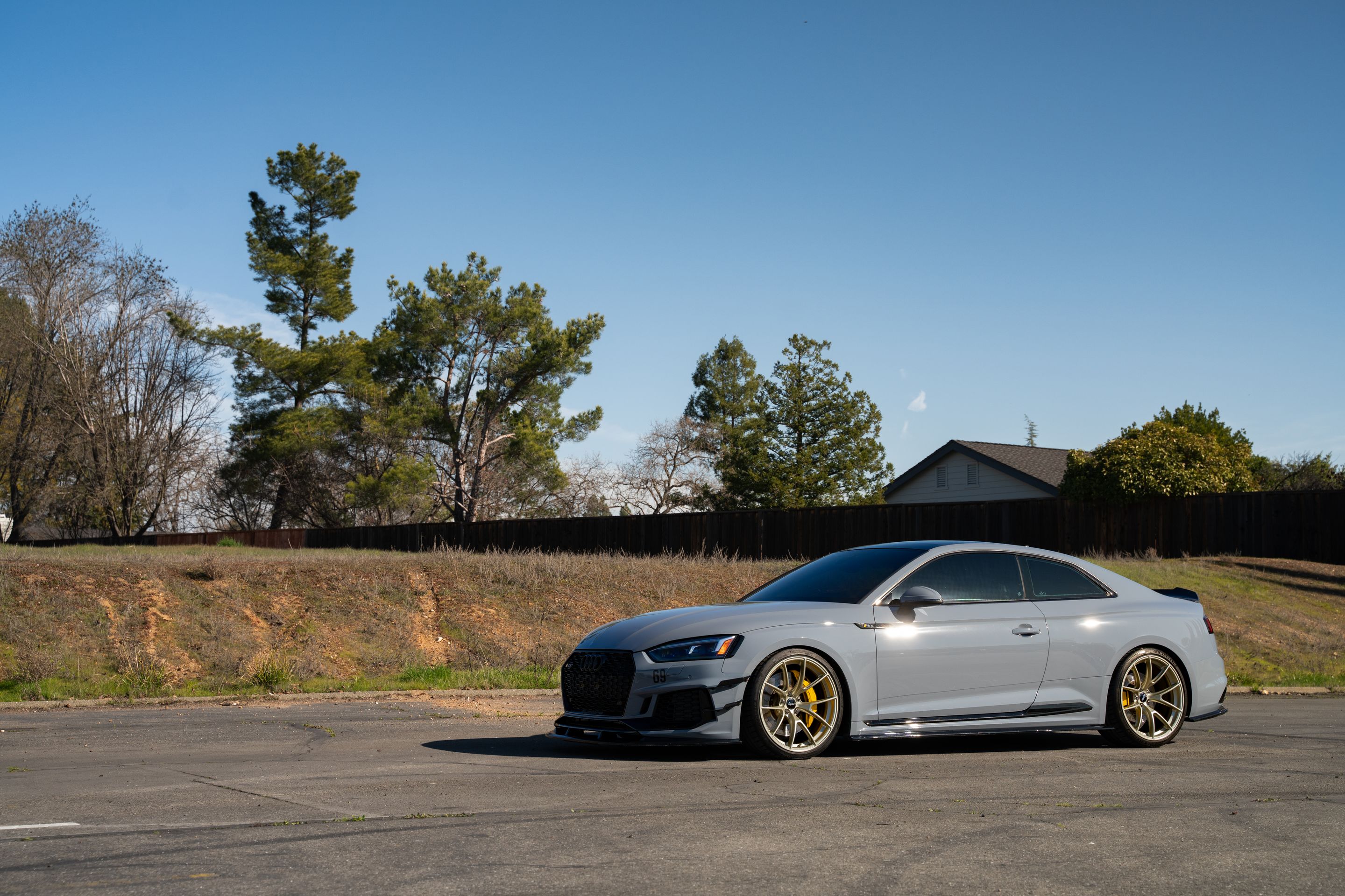 Grey Audi B9 RS 5 Coupe with 20" VS-5RS Apex wheels in Motorsport Gold