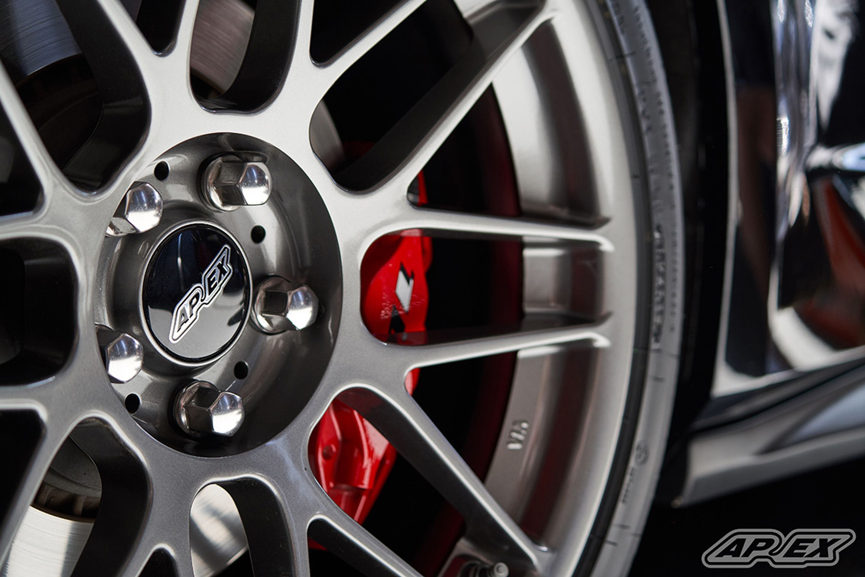 Black Chevrolet 6th Gen Camaro SS 1LE with 19" ARC-8 Apex wheels in Anthracite