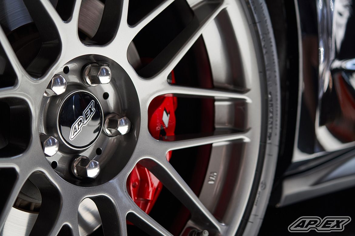 Black Chevrolet 6th Gen Camaro SS 1LE with 19" ARC-8 Apex wheels in Anthracite