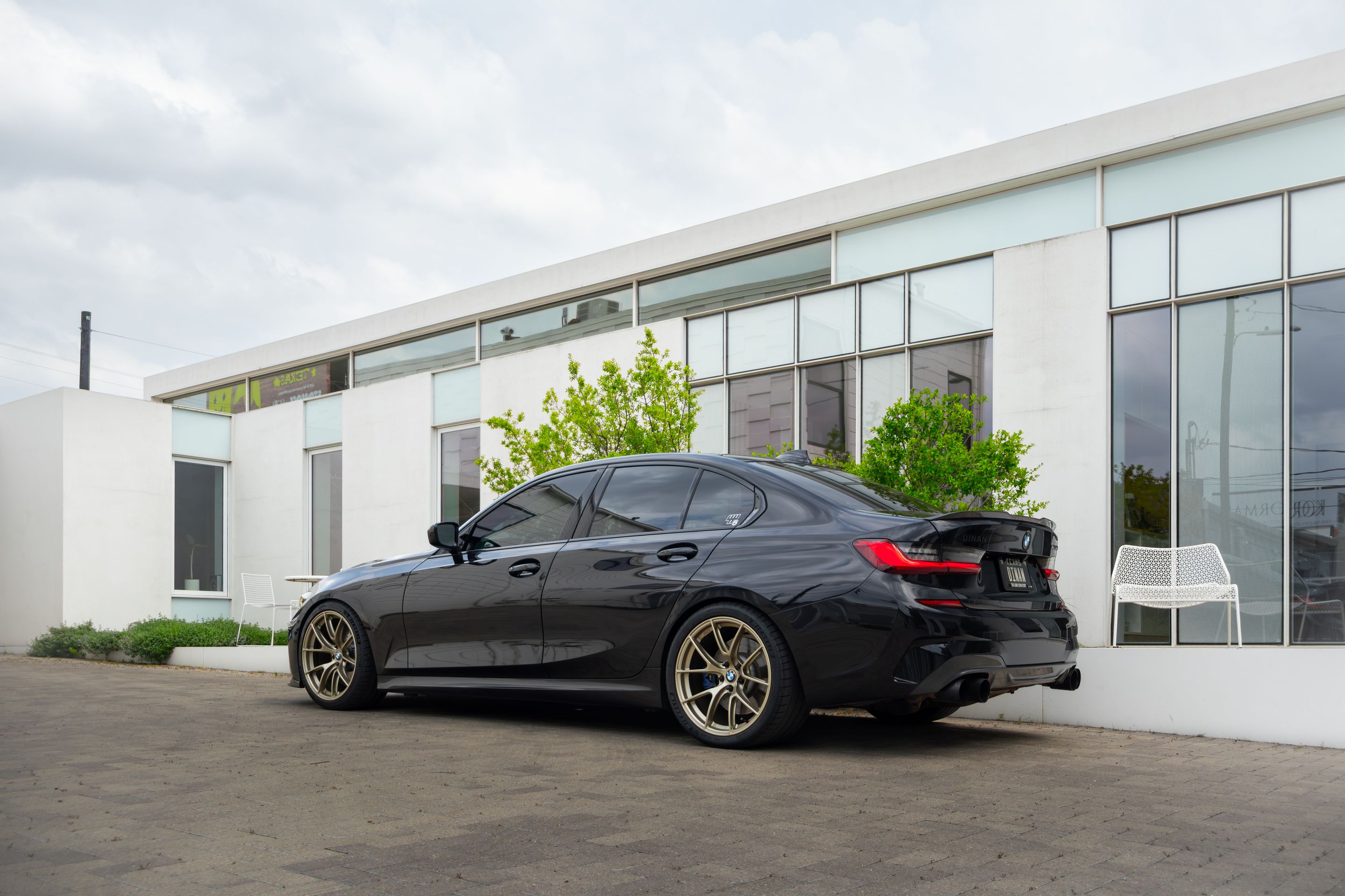 Black BMW G20 Sedan 3 Series with 19" VS-5RS Apex wheels in Motorsport Gold