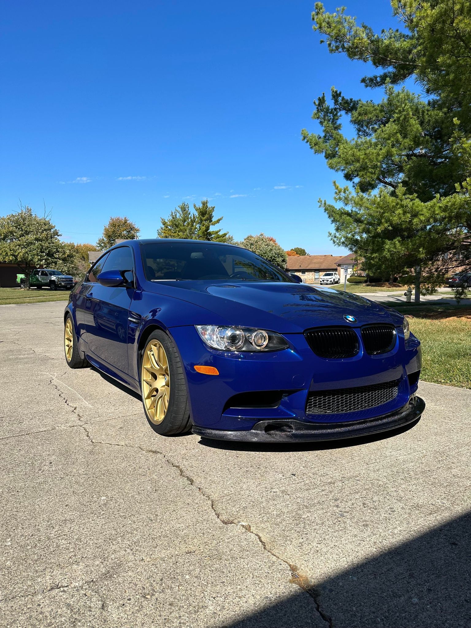 Blue BMW E92 Coupe M3 with 18" EC-7R Apex wheels in Satin Gold