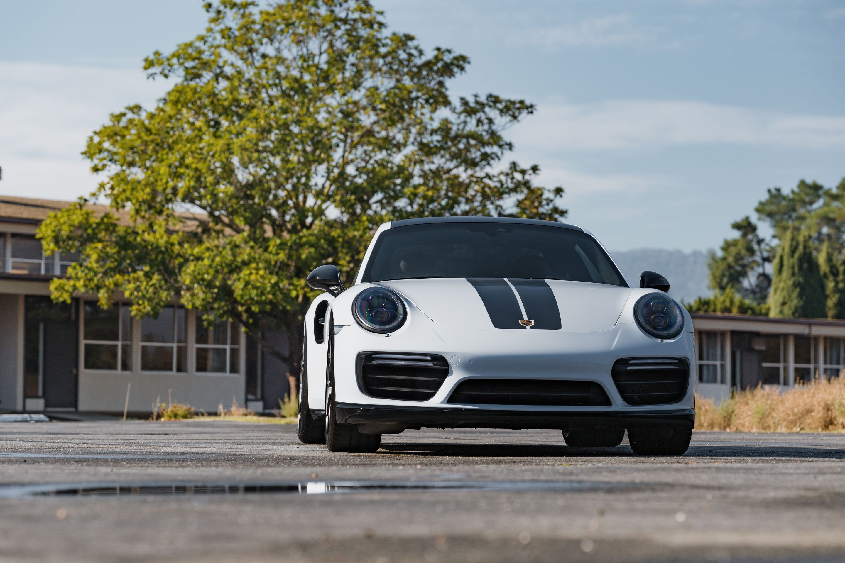 White Porsche 911 991.2 Turbo S with 20" VS-5RS Apex wheels in Anthracite