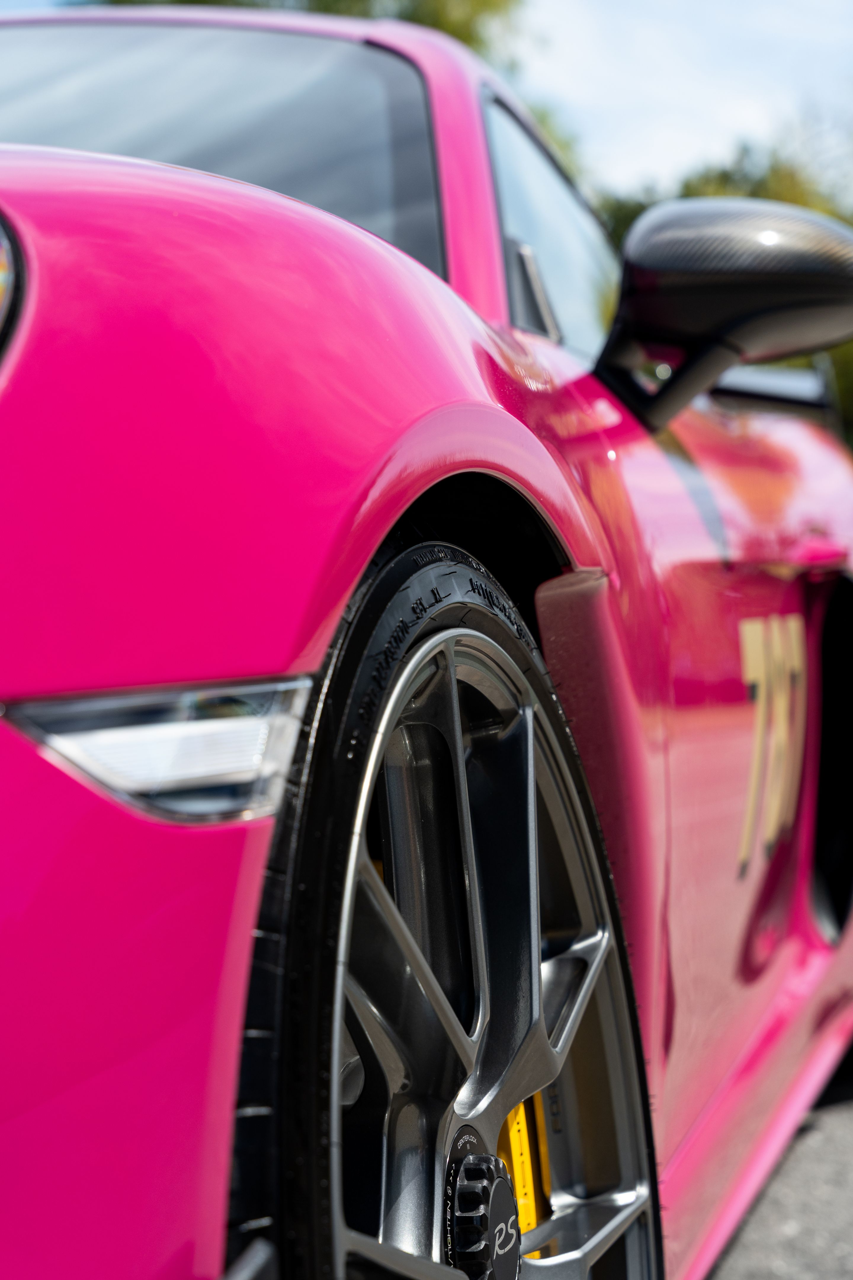 Pink Porsche 718 Cayman GT4 RS with 20" VS-5RS Apex wheels in Anthracite