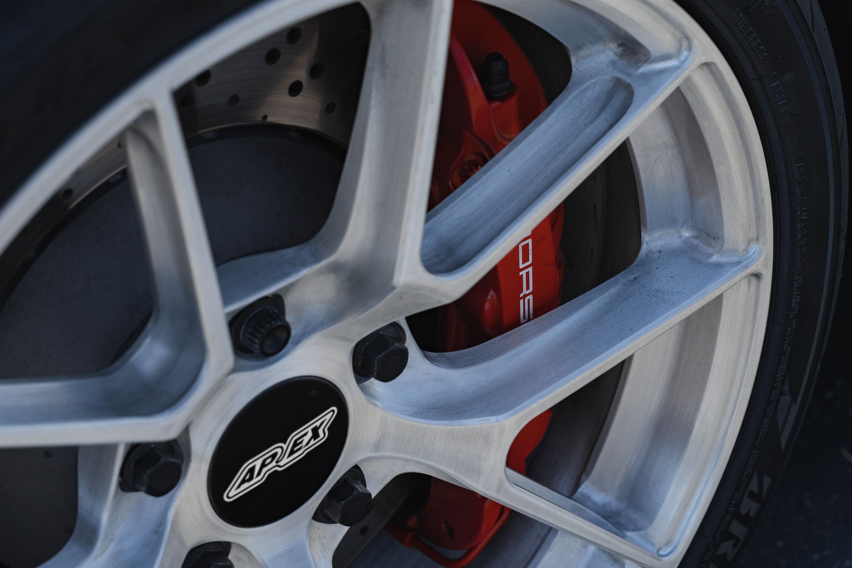 Blue Porsche 981 Cayman GT4 with 19" VS-5RS Apex wheels in Brushed Clear