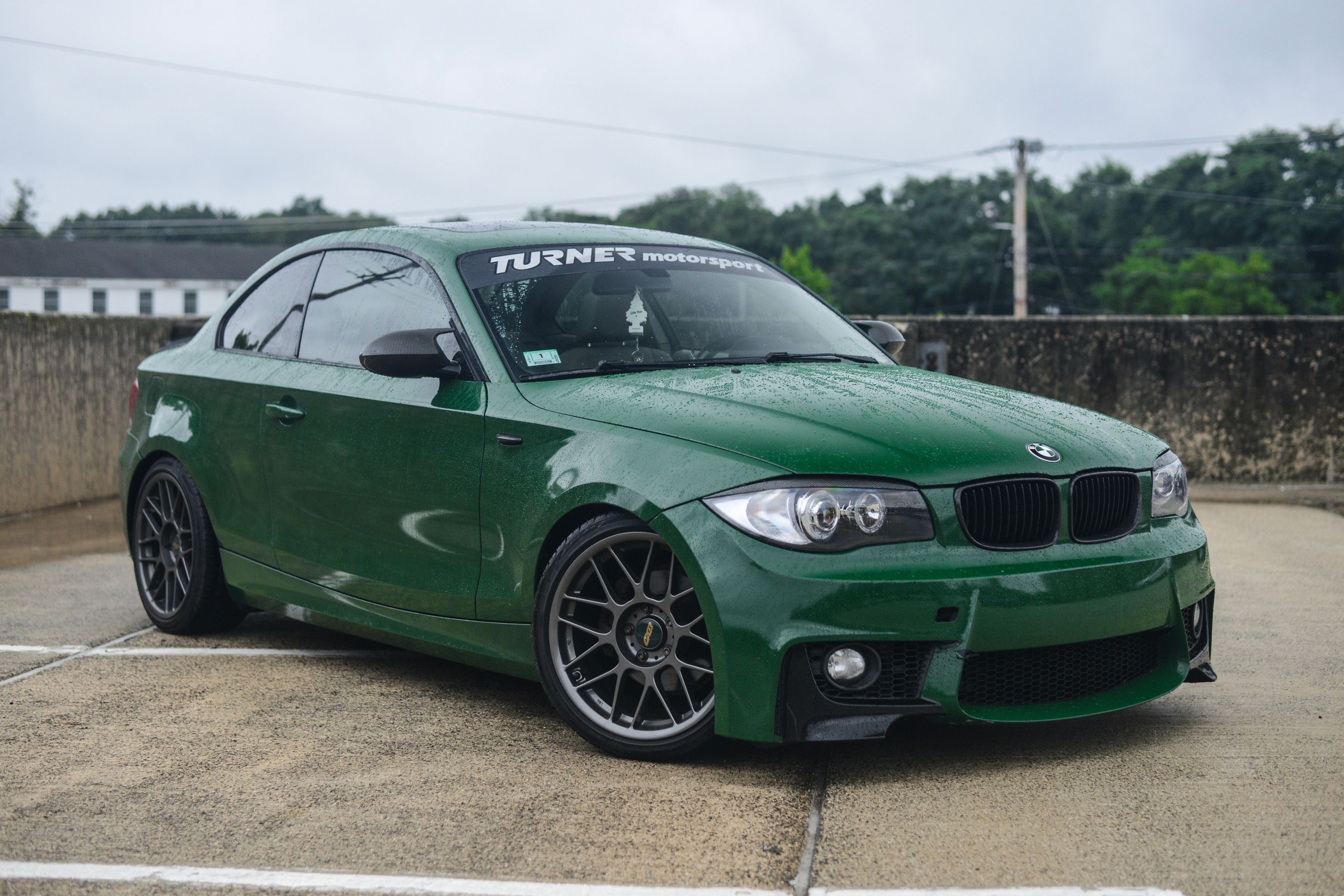 Green BMW E82 Coupe 1 Series with 18" ARC-8 Apex wheels in Anthracite