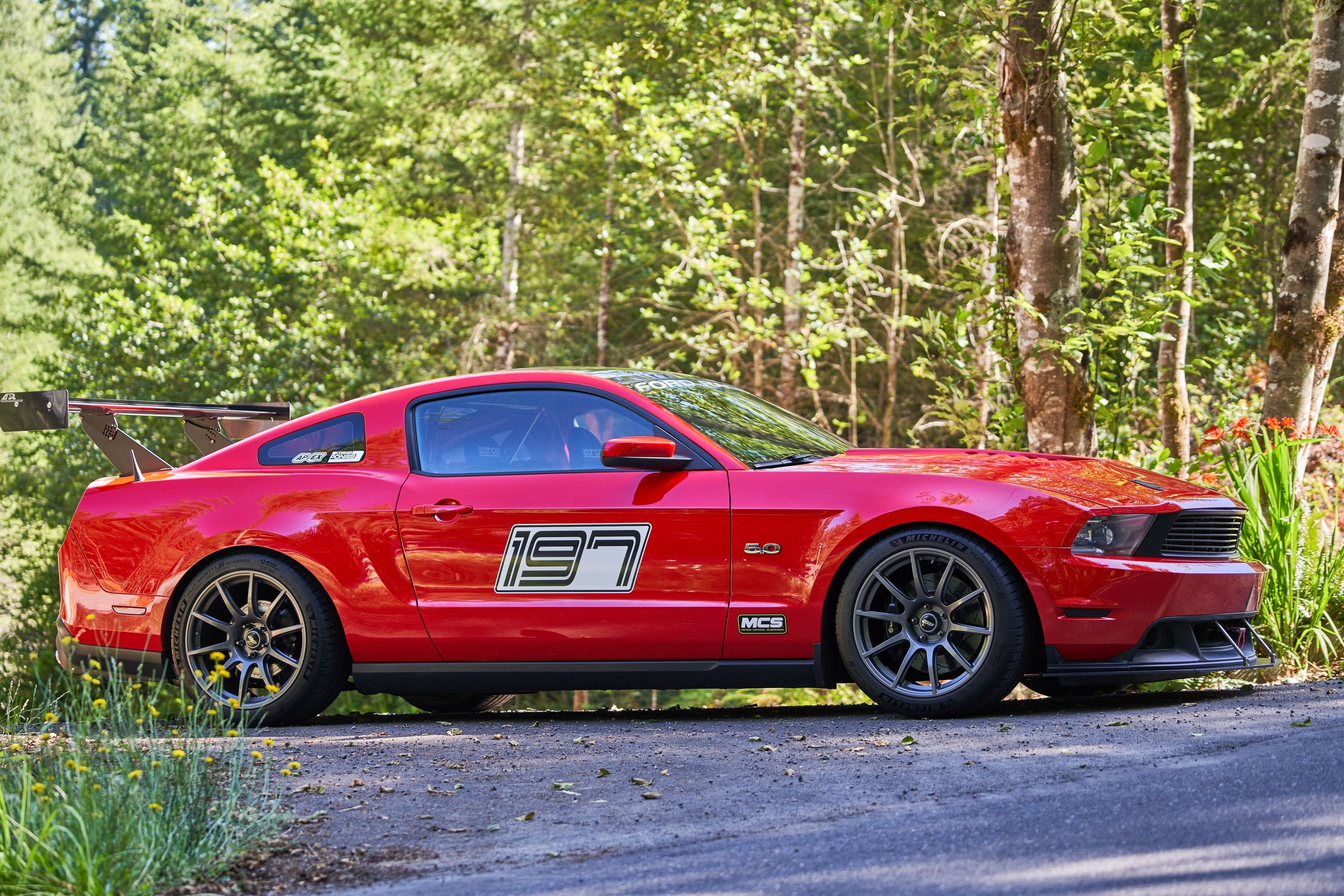 Red Ford S197 Mustang GT with 19" SM-10 Apex wheels in Anthracite