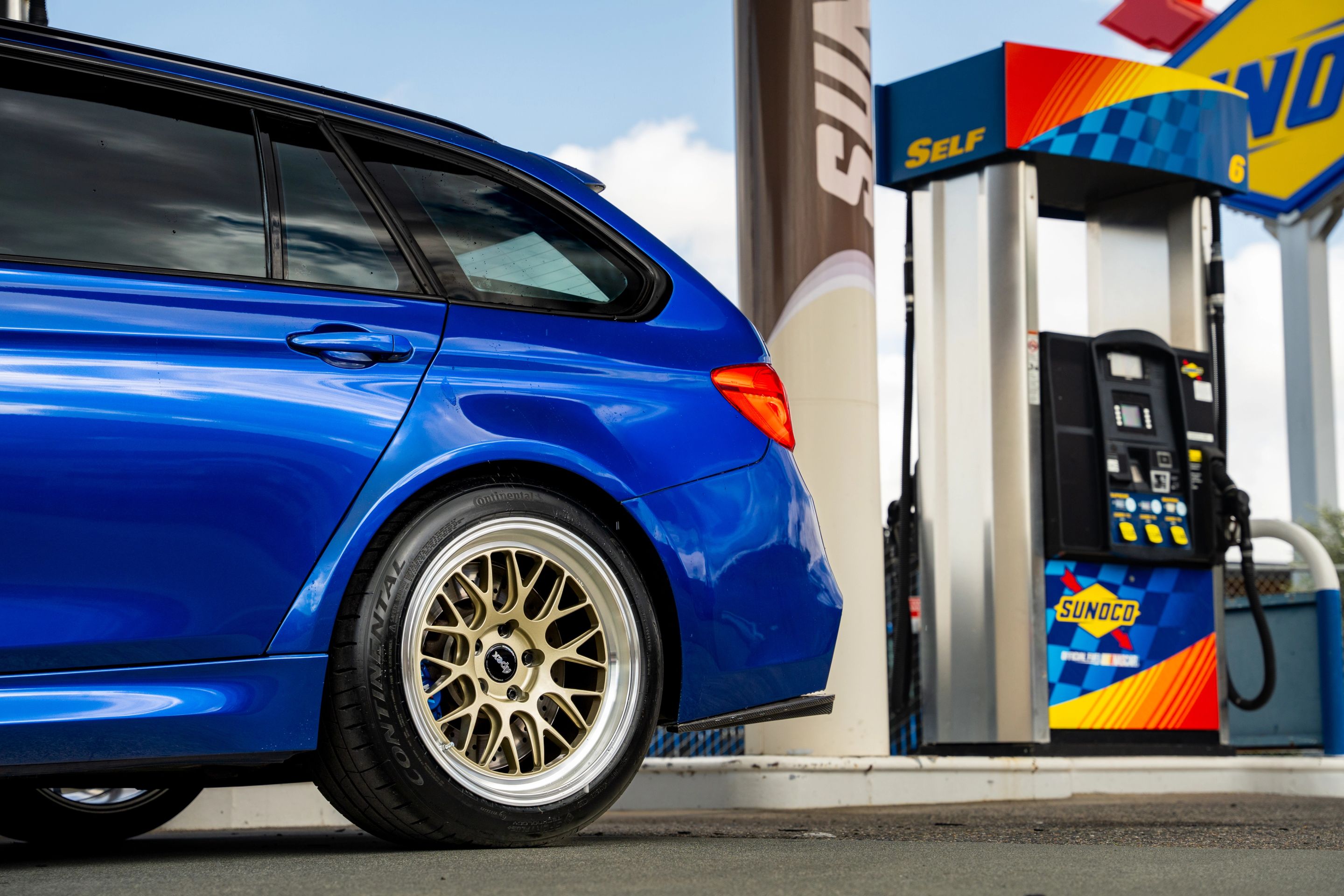 Blue BMW F80 M3 with 18" ML-10RT Apex wheels in Machined Lip Gloss Motorsport Gold