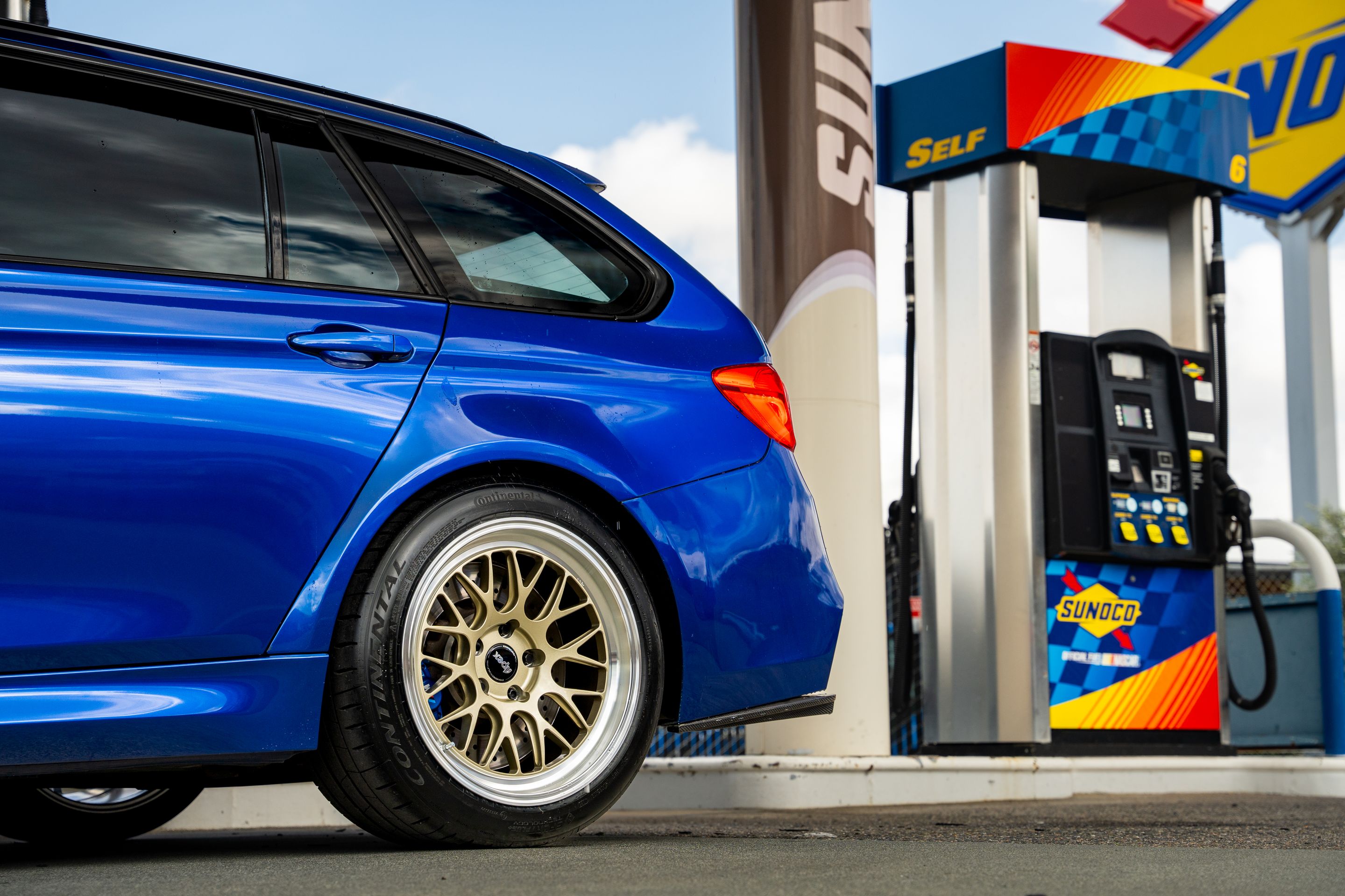 Blue BMW F80 M3 with 18" ML-10RT Apex wheels in Machined Lip Gloss Motorsport Gold