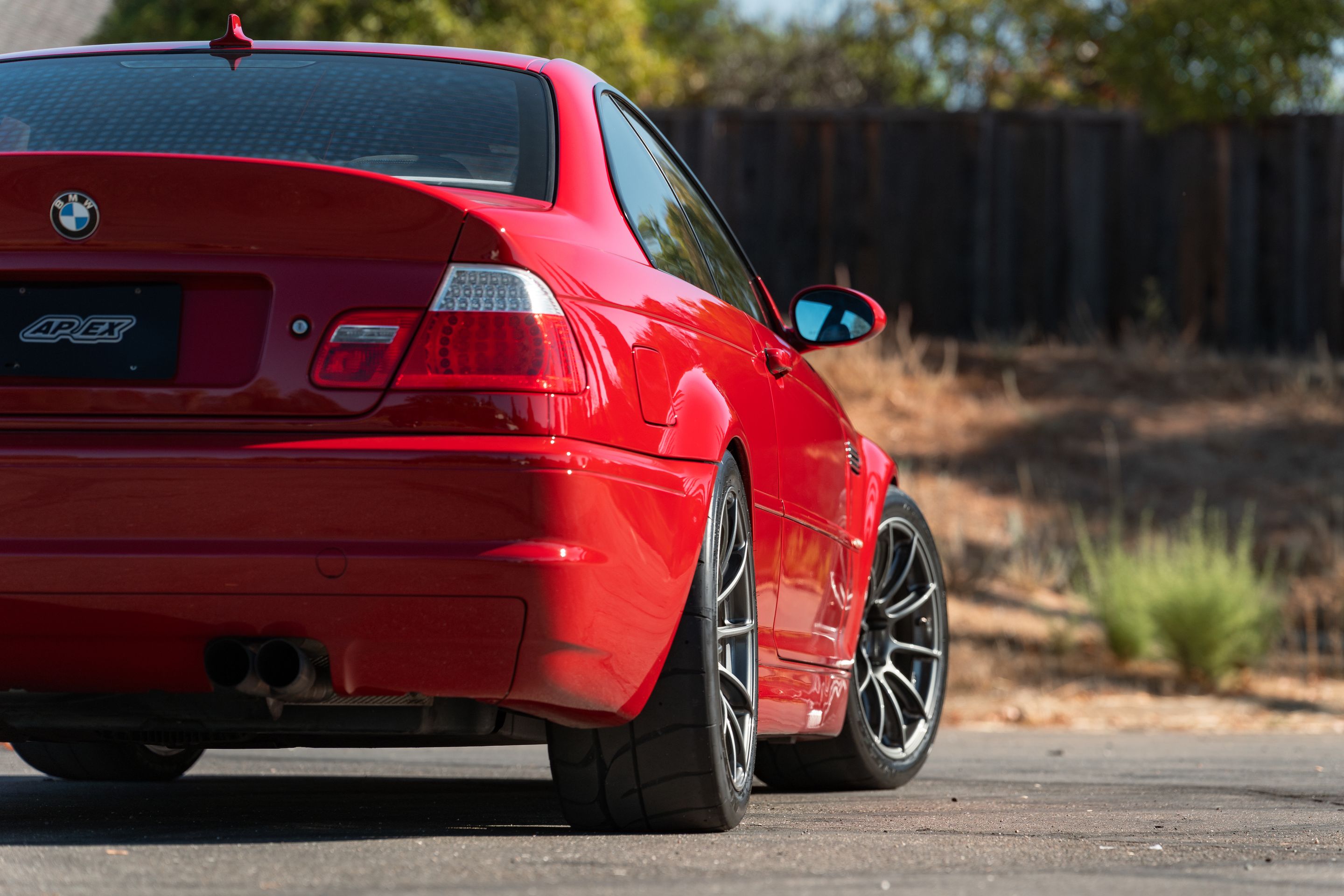 Red BMW E46 M3 with 18" SM-10RS Apex wheels in Anthracite