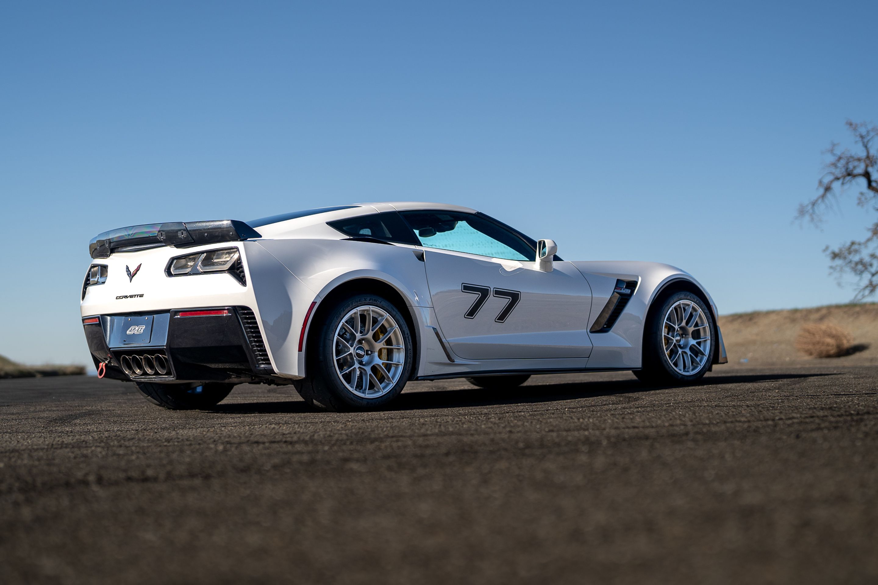 White Chevrolet C7 Corvette Z06 with 18" EC-7RS Apex wheels in Brushed Clear