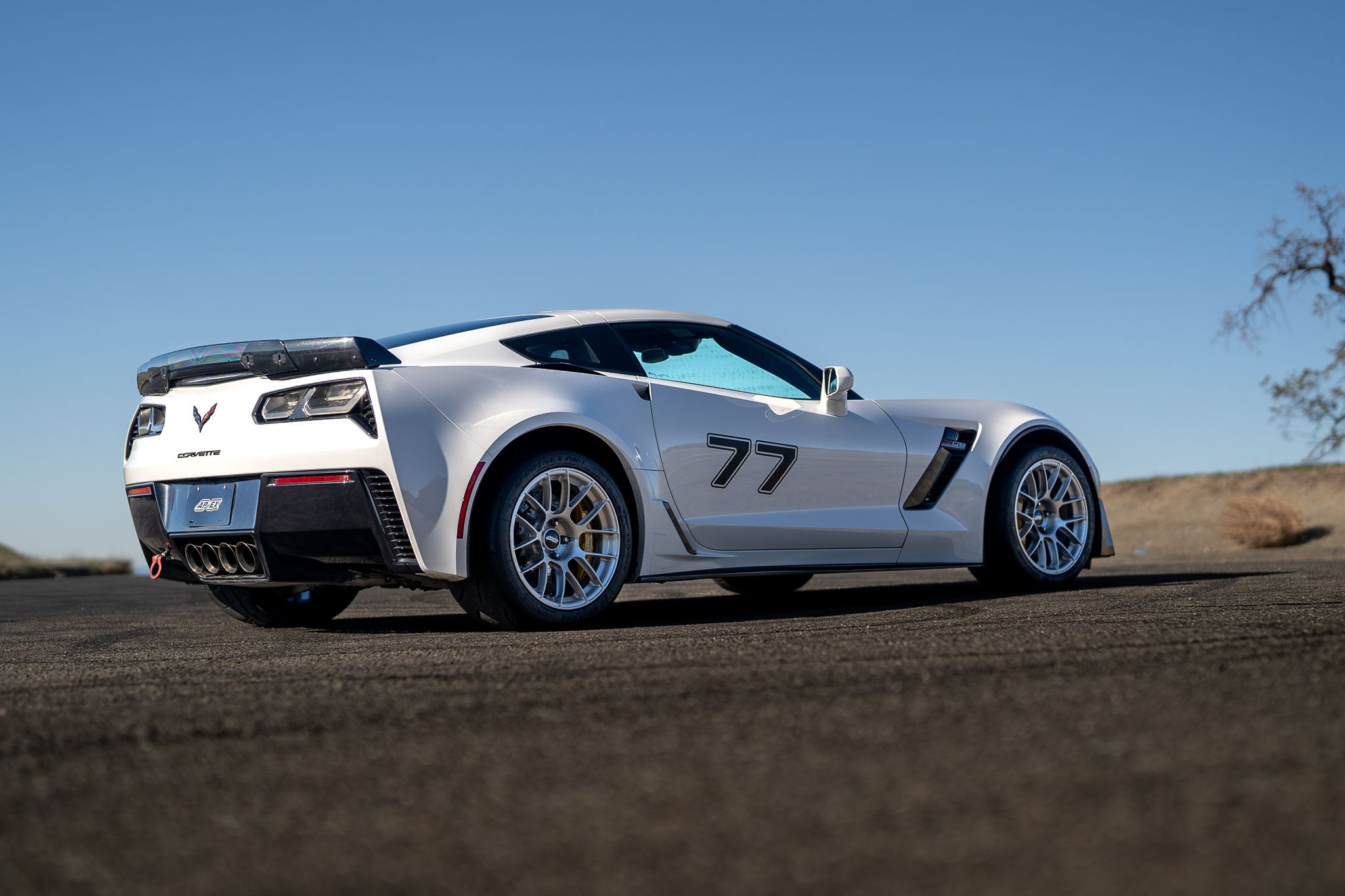 White Chevrolet C7 Corvette Z06 with 18" EC-7RS Apex wheels in Brushed Clear
