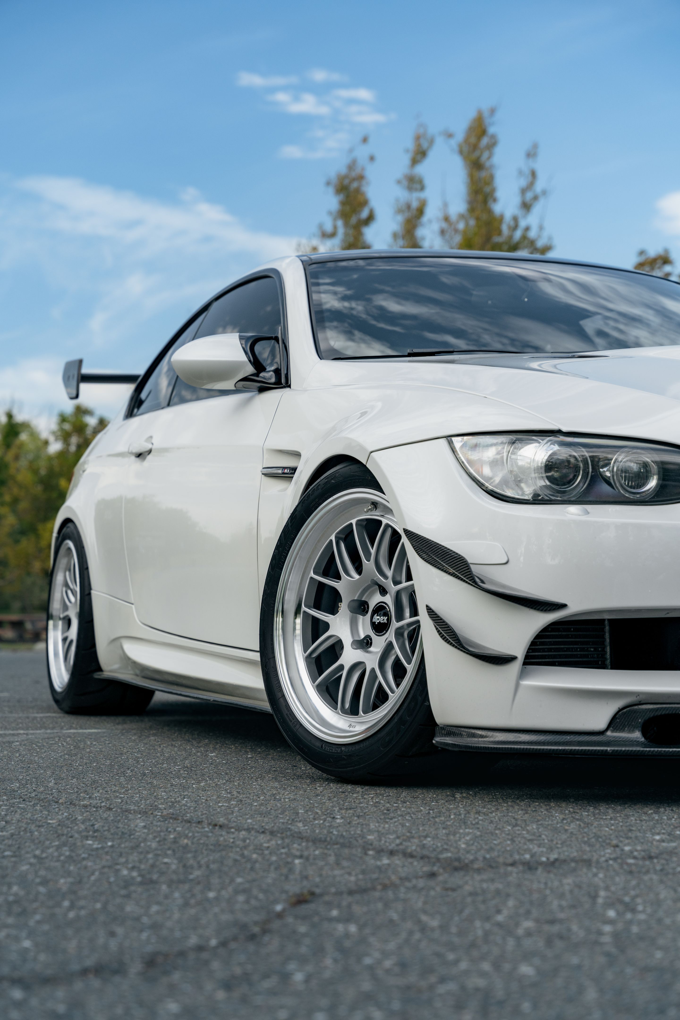 White BMW E92 Coupe M3 with 18" ML-7RT Apex wheels in Machined Lip Race Silver