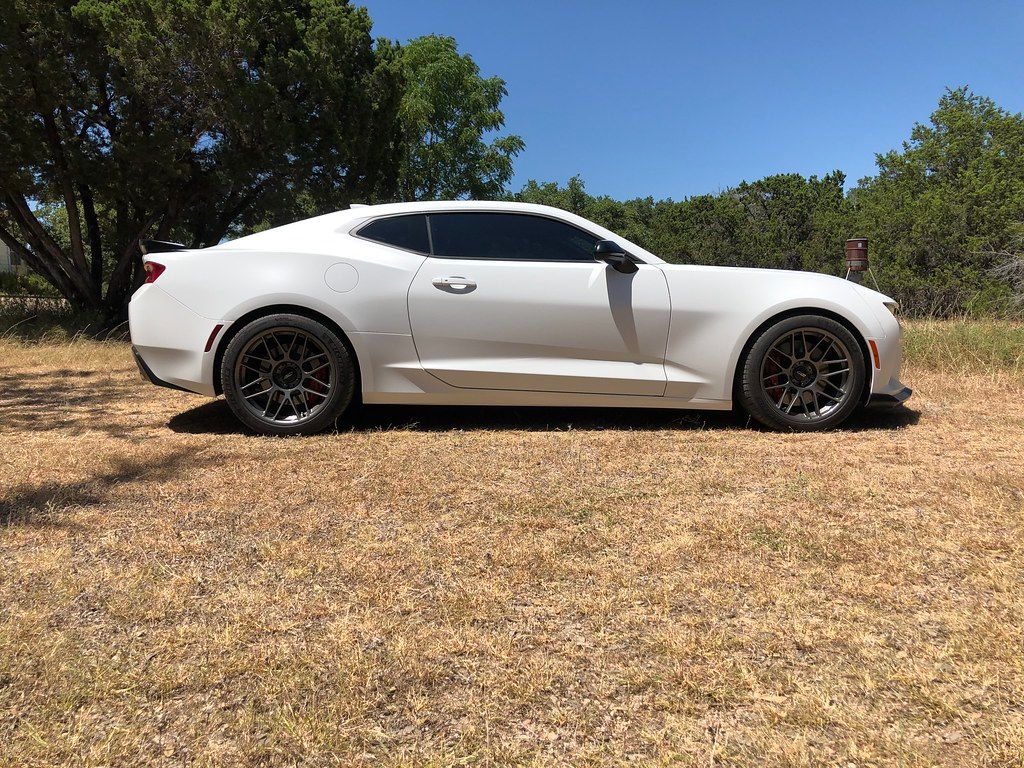 White Chevrolet 6th Gen Camaro SS with 19" ARC-8 Apex wheels in Anthracite