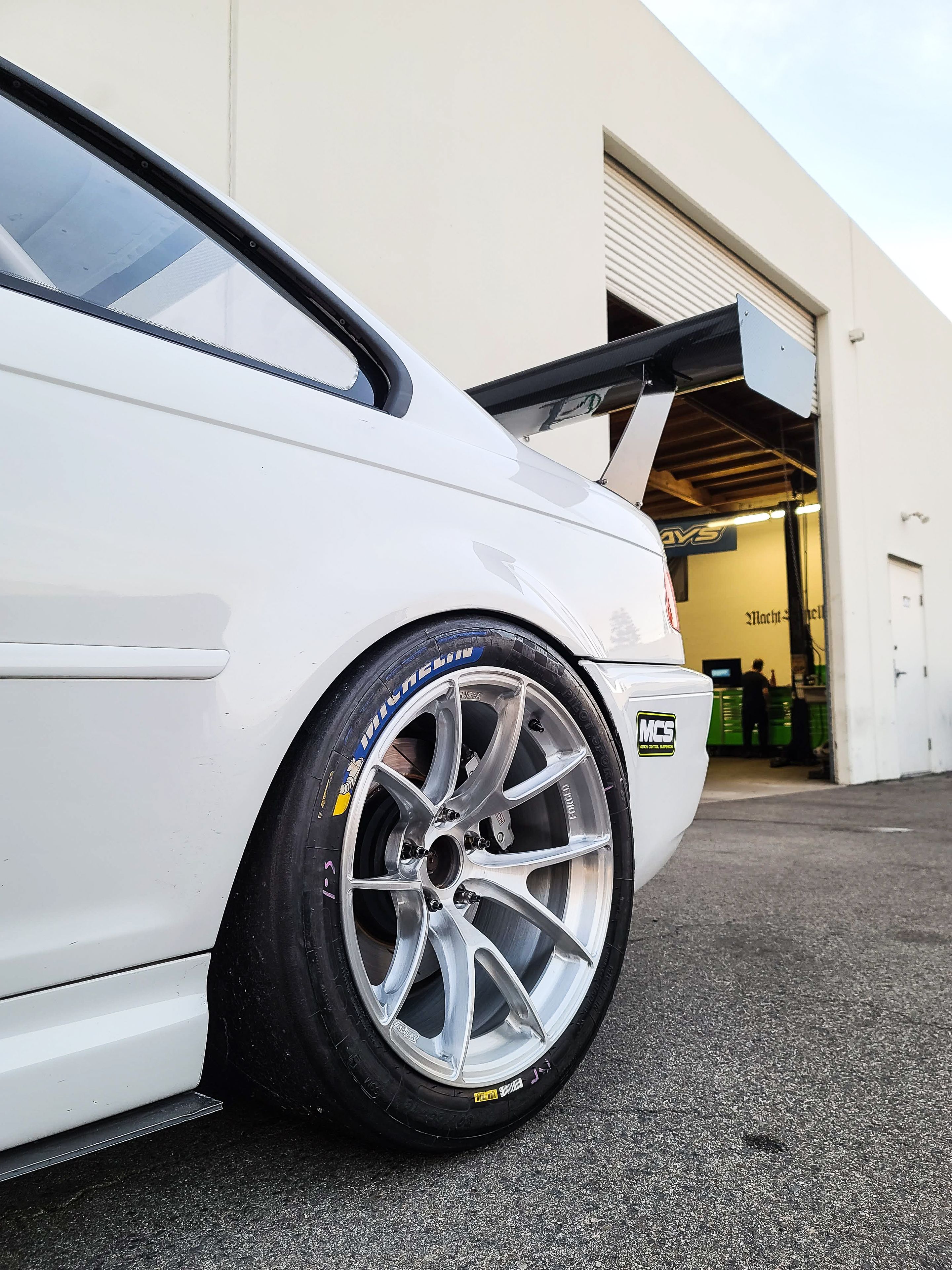 White BMW E46 M3 with 18" VS-5RS Apex wheels in Brushed Clear