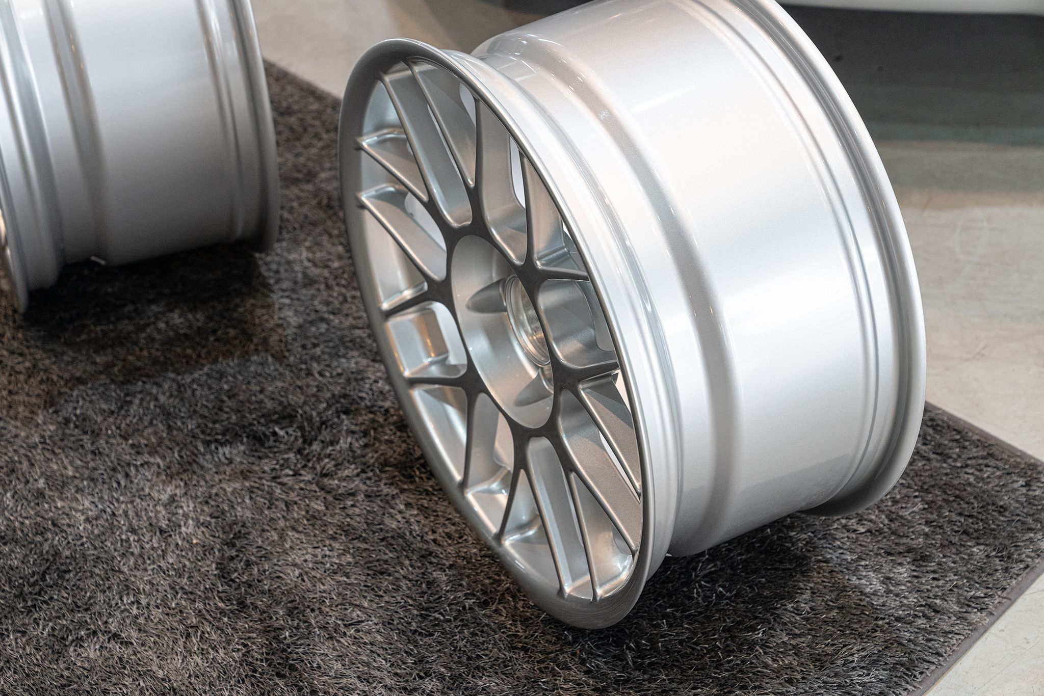 Silver BMW E90 Sedan 3 Series with 17" ARC-8 Apex wheels in Hyper Silver