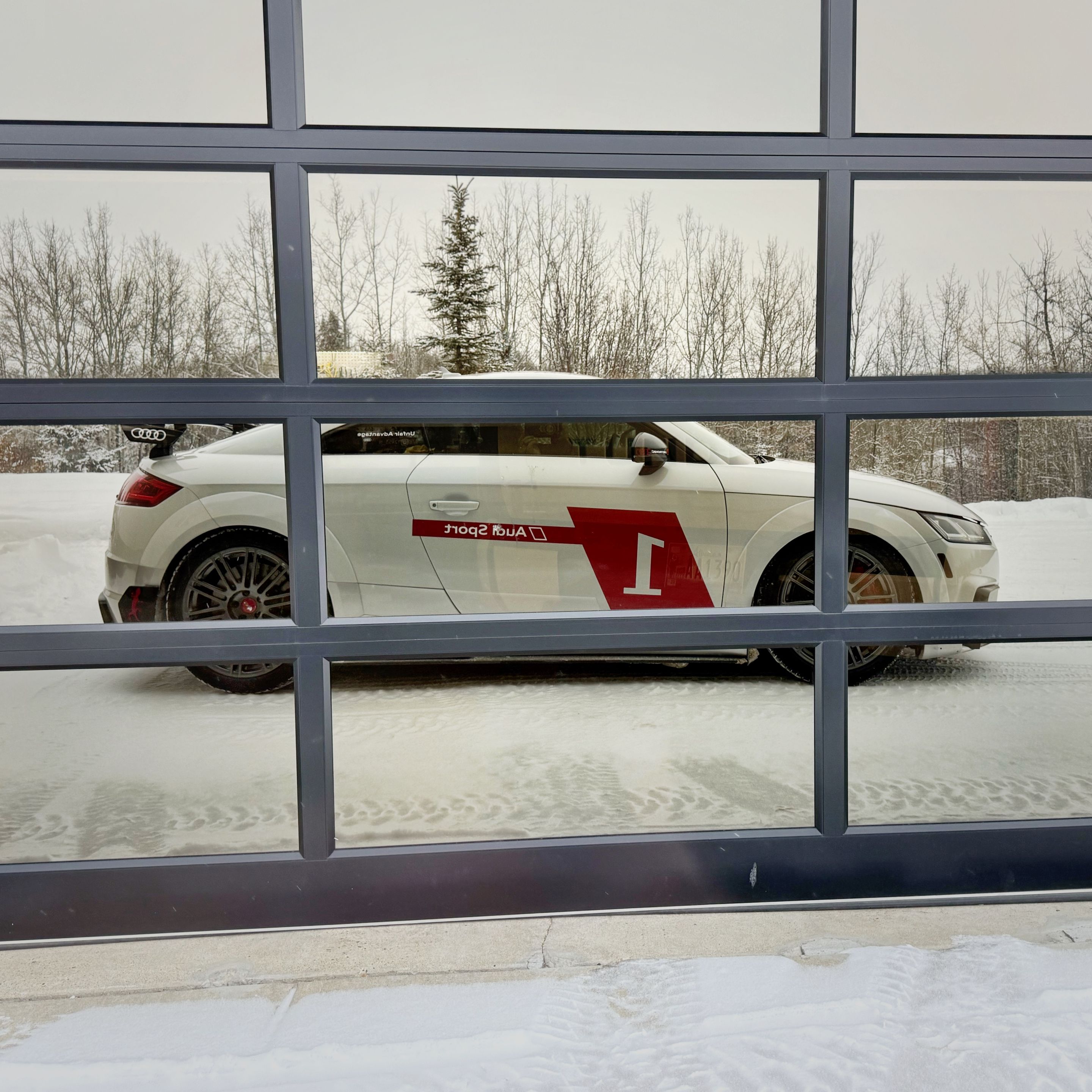 Race Livery Audi FV/8S TT RS with 18" TC-10RT Apex wheels in Anthracite