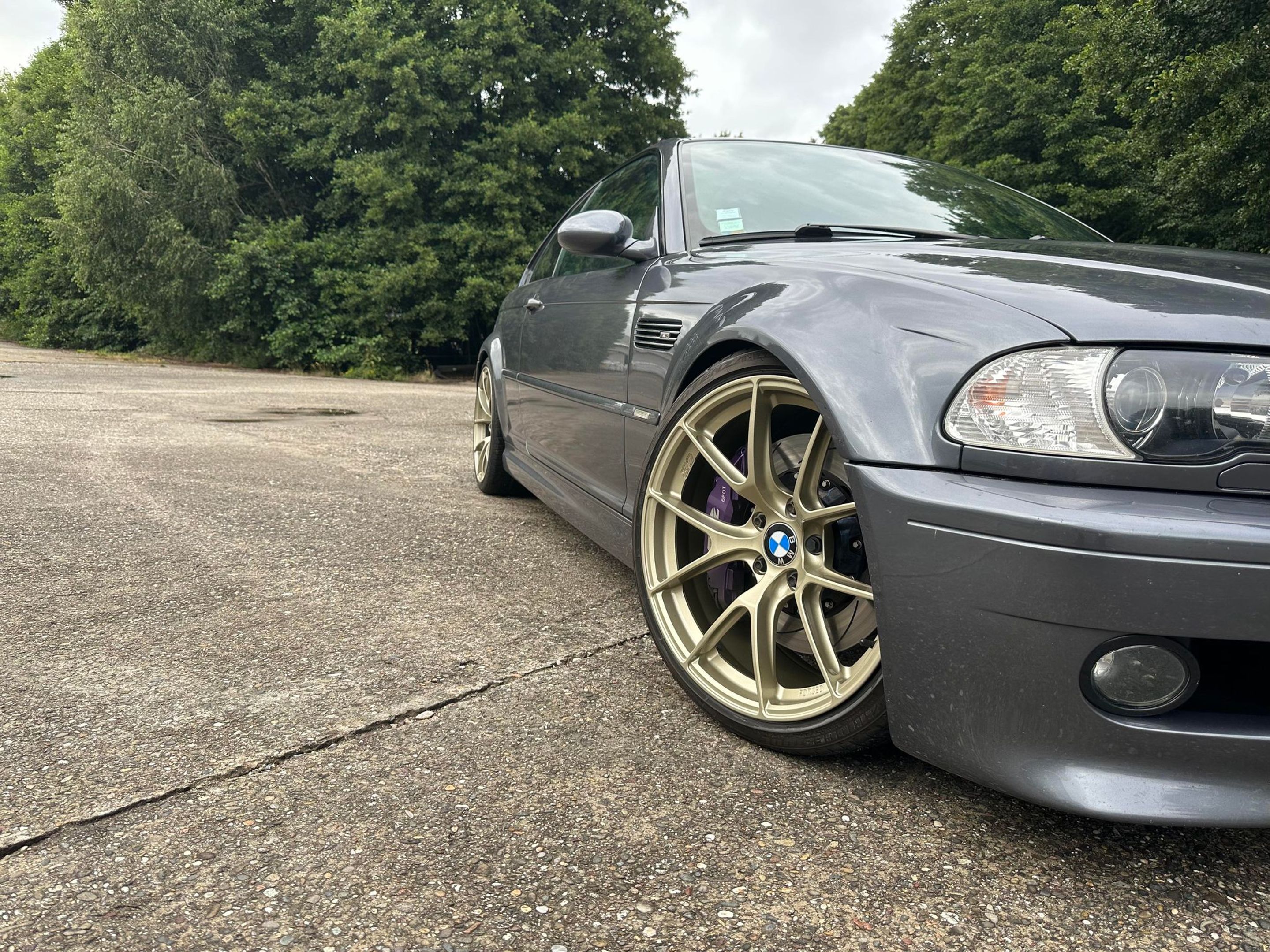 Grey BMW E46 M3 with 19" VS-5RS Apex wheels in Motorsport Gold