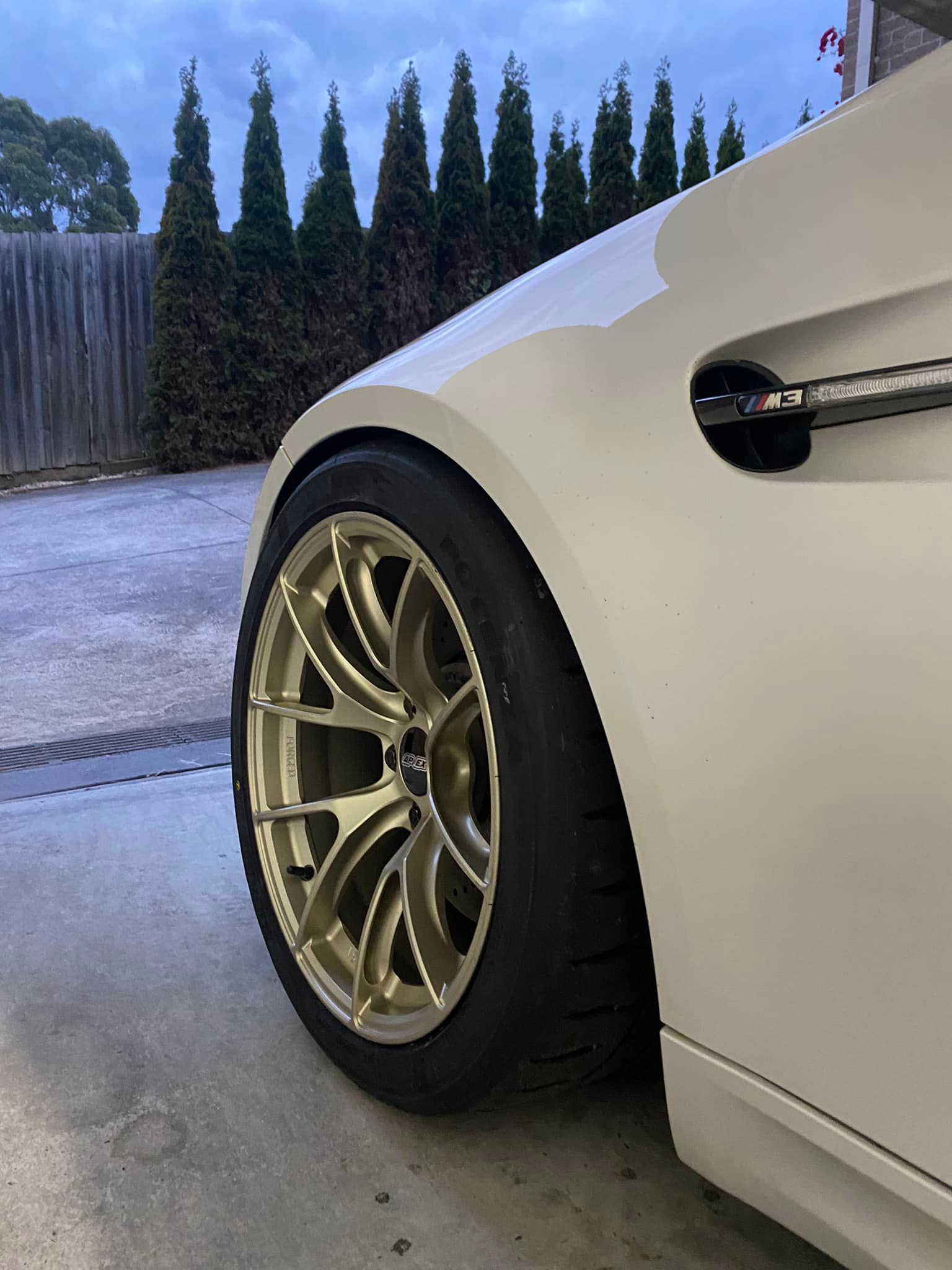 White BMW E92 Coupe M3 with 18" VS-5RS Apex wheels in Motorsport Gold