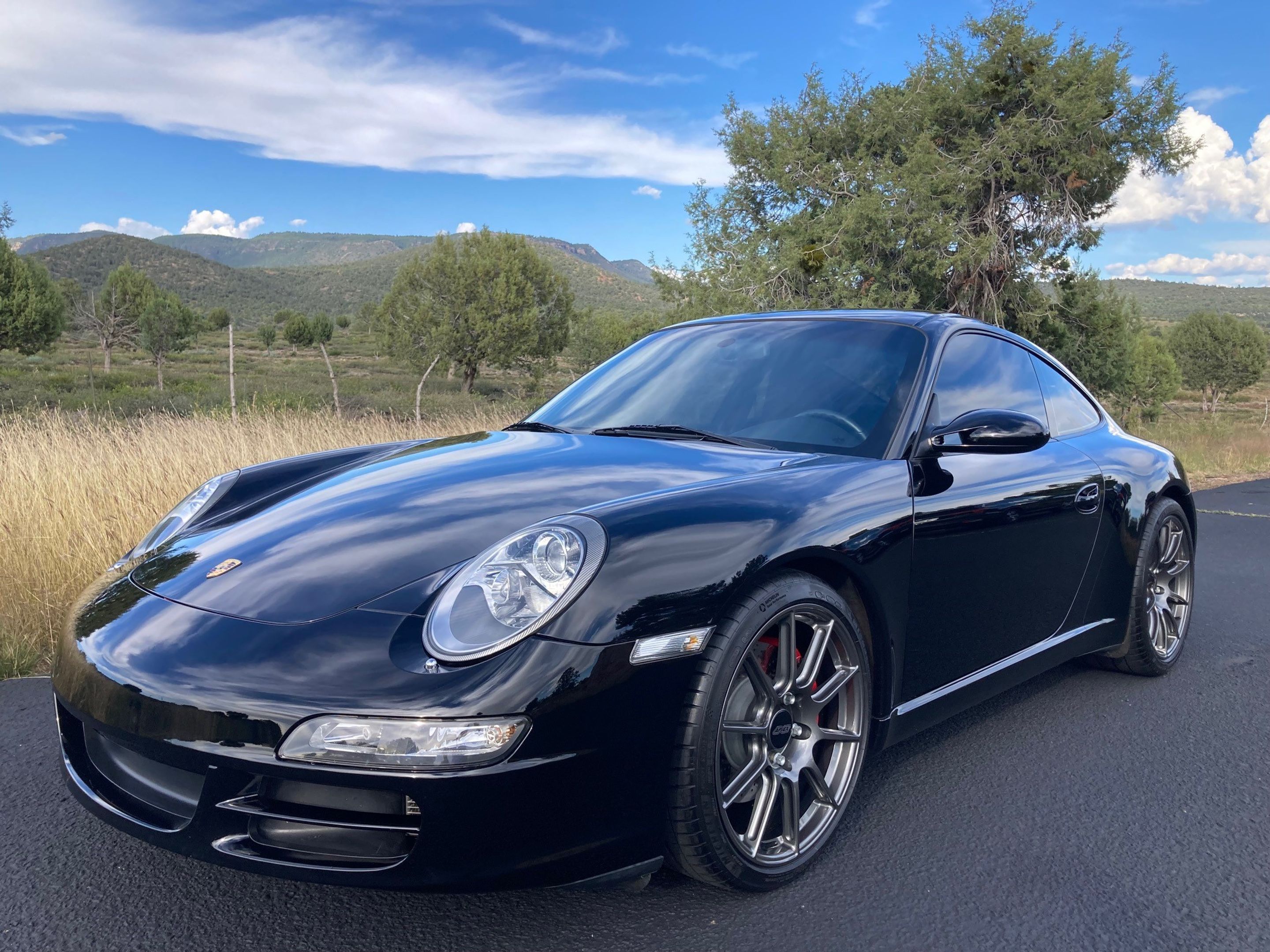 Black Porsche 911 997 Carrera S with 19" SM-10 Apex wheels in Anthracite