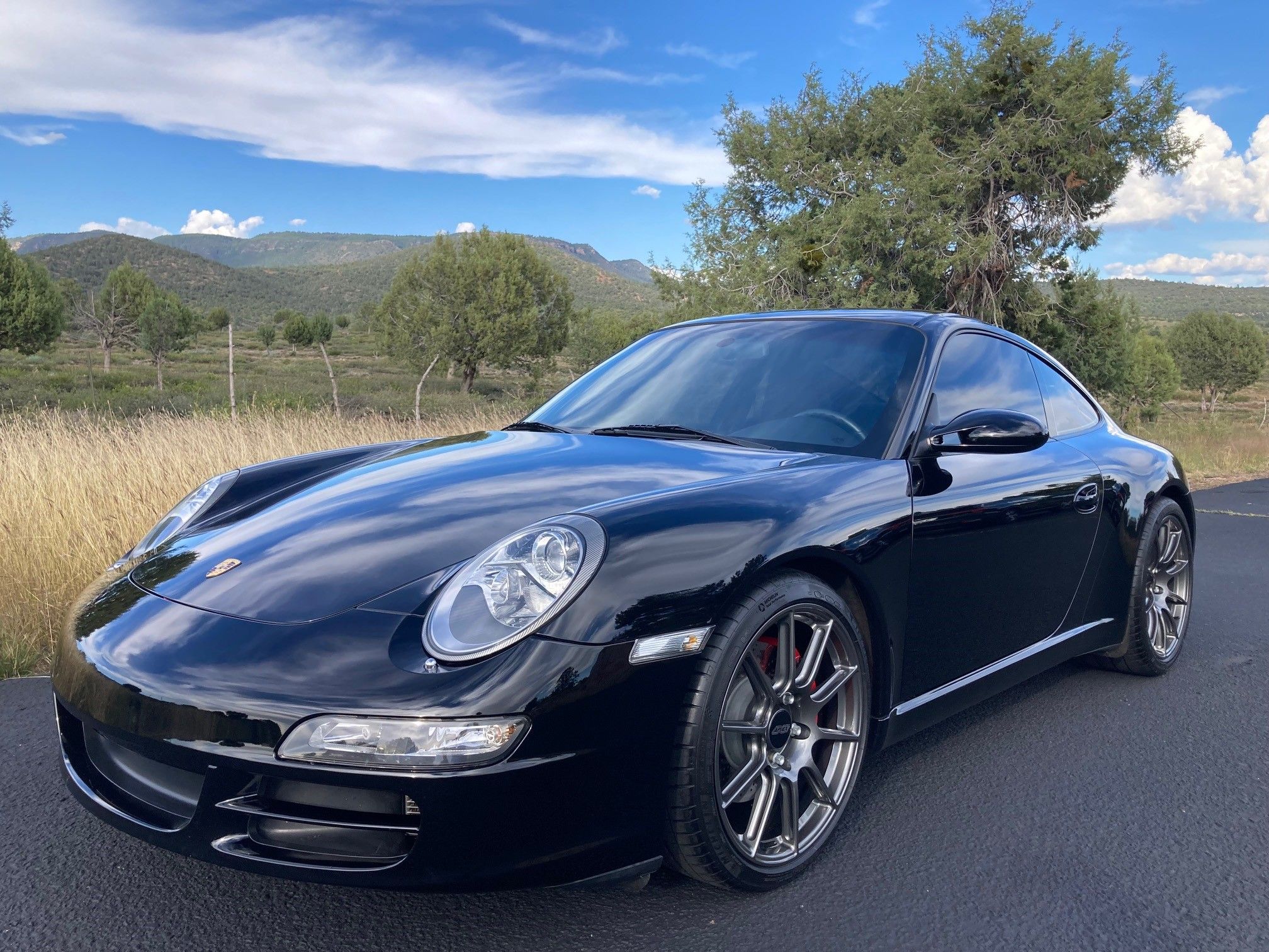 Black Porsche 911 997 Carrera S with 19" SM-10 Apex wheels in Anthracite