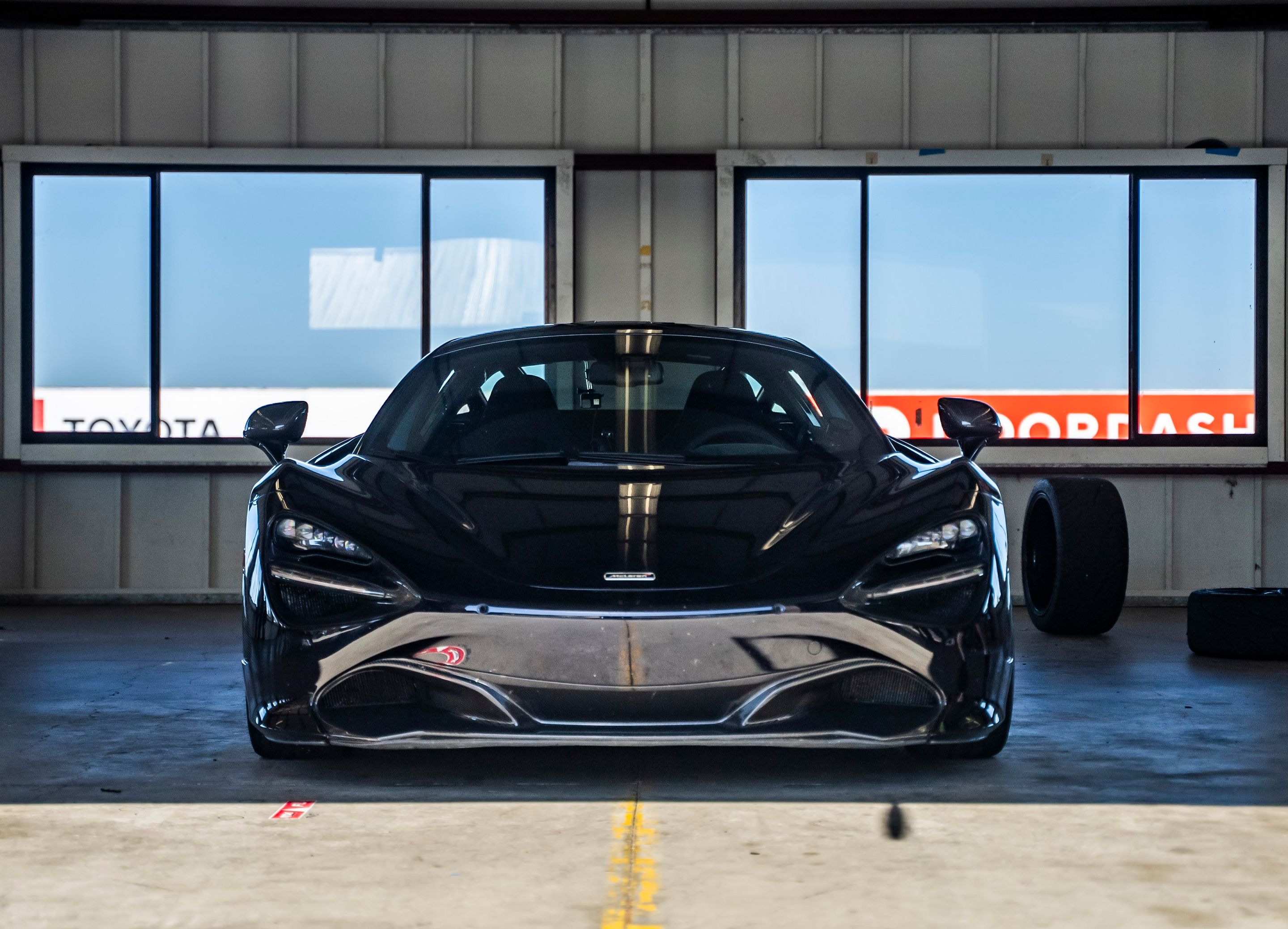 Black McLaren 720S with 19"/20" VS-5RS Apex wheels in Anthracite