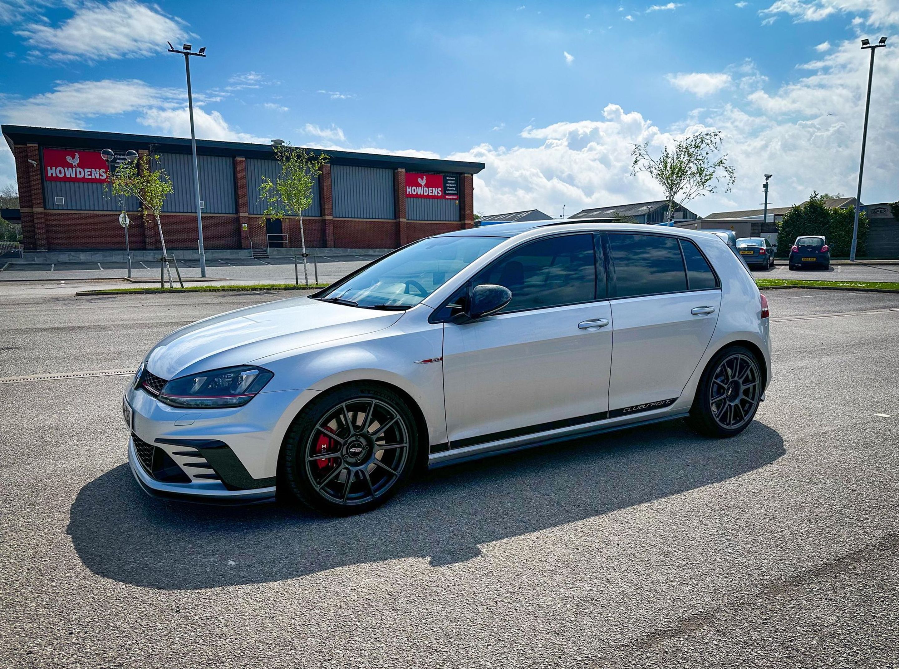 Silver VW MK7 GTI with 18" SM-10 Apex wheels in Anthracite