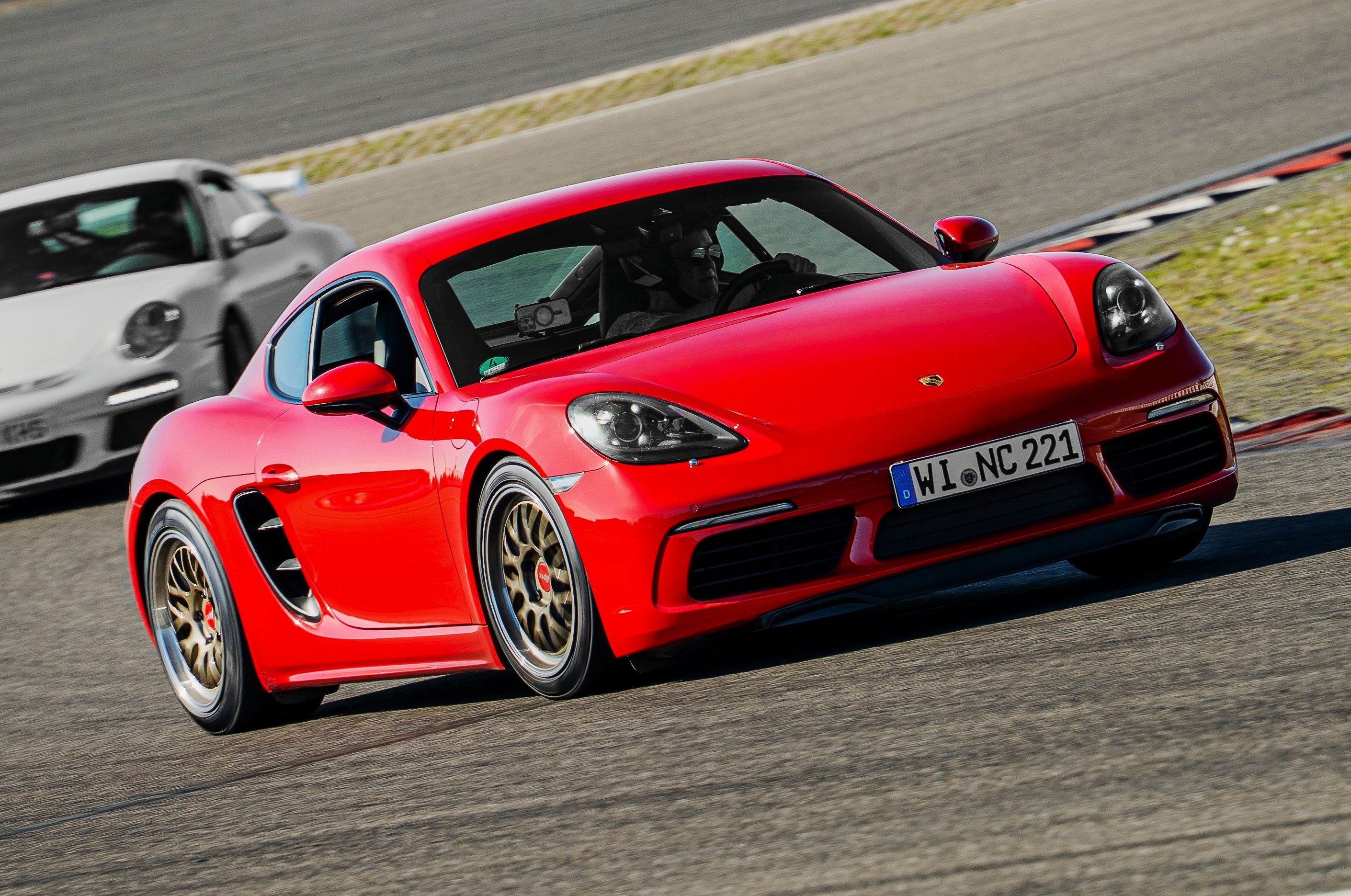 Porsche 718 Cayman S with 18