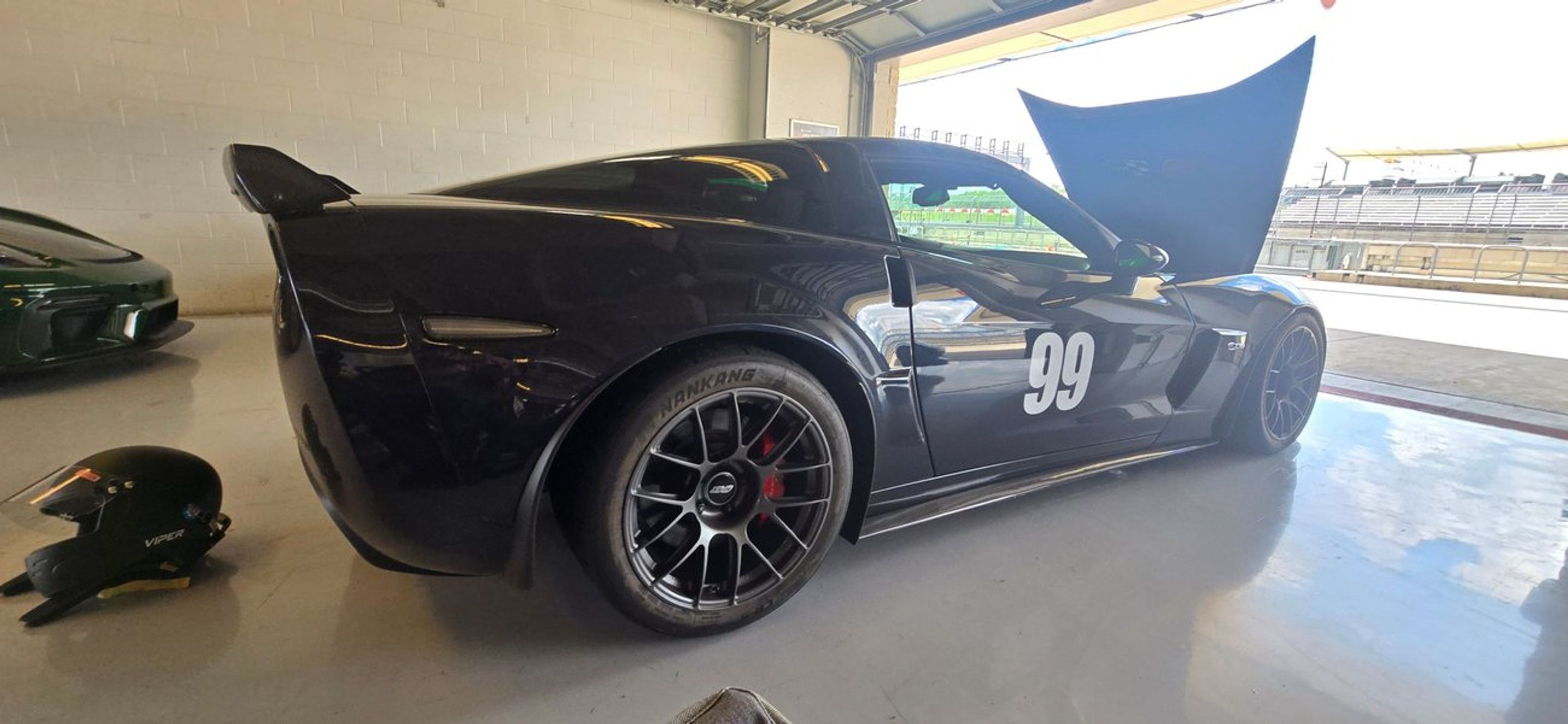 Grey Chevrolet C6 Corvette Z06 with 18" EC-7RS Apex wheels in Anthracite