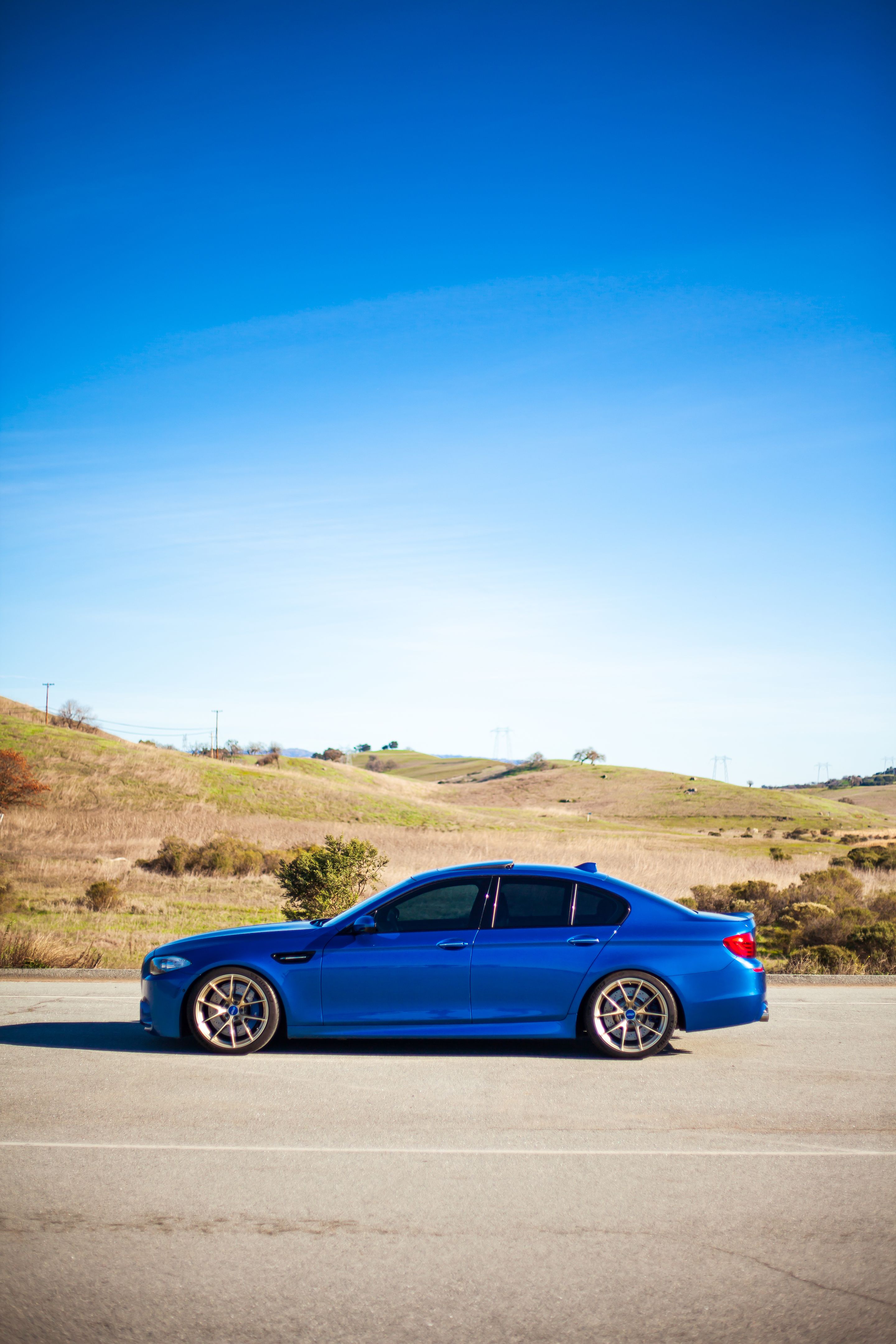 Blue BMW F10 M5 with 20" VS-5RS Apex wheels in Motorsport Gold