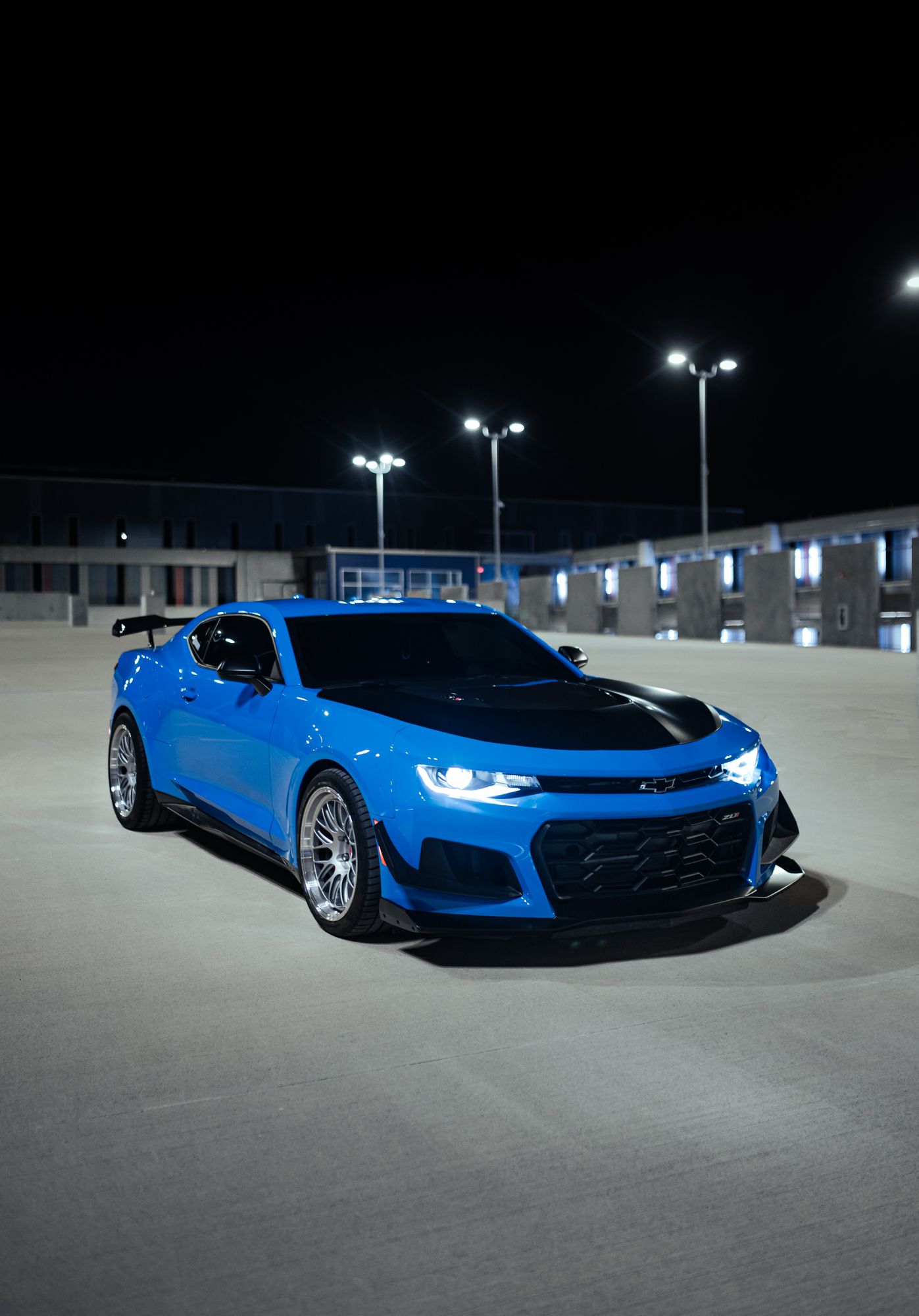 Blue Chevrolet 6th Gen Camaro ZL1 1LE with 19" ML-10RT Apex wheels in Machined Lip Race Silver