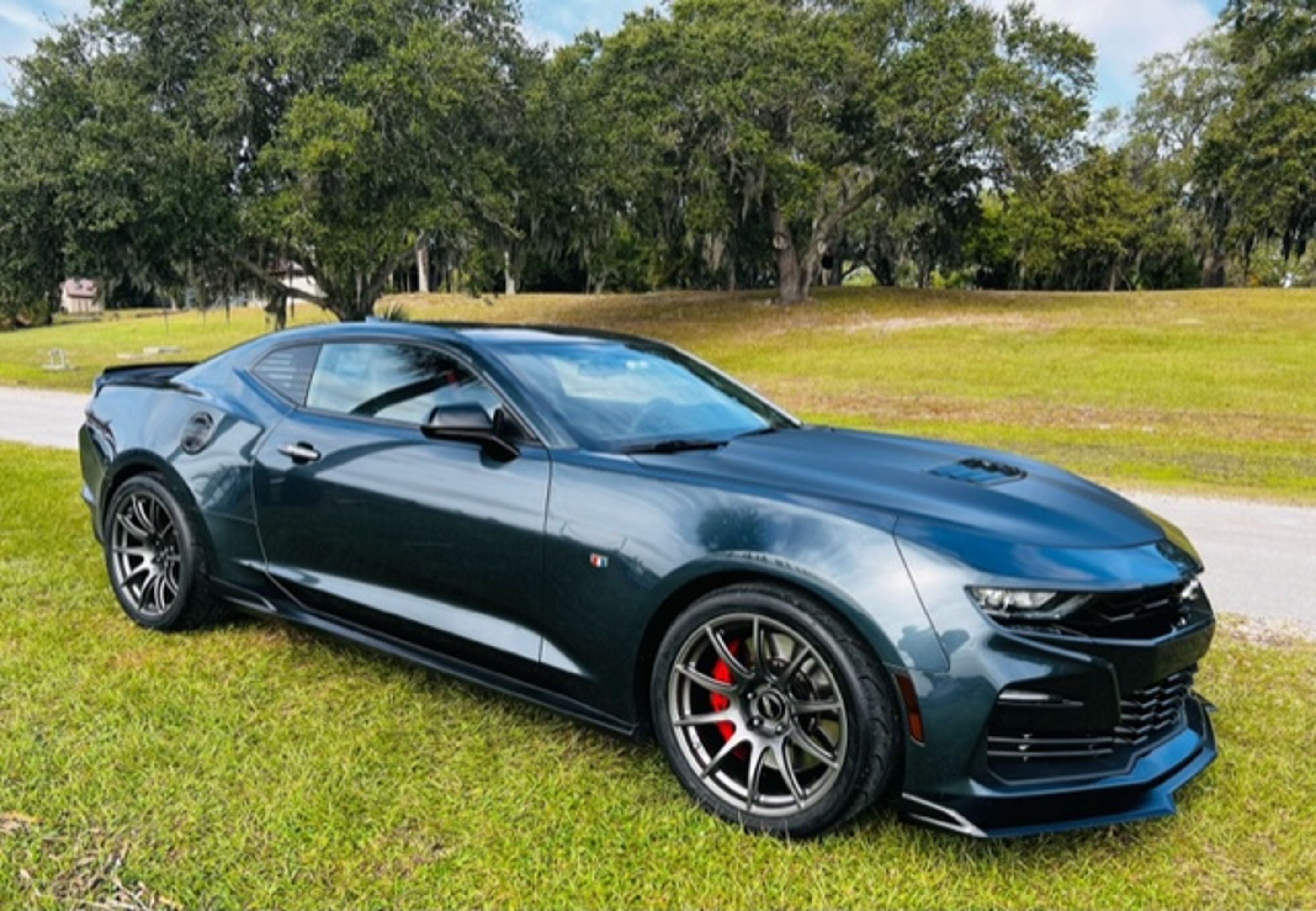 Green Chevrolet 6th Gen Camaro SS 1LE with 19" SM-10 Apex wheels in Anthracite