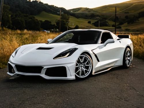 White Chevrolet Corvette - VS-5 in Race Silver