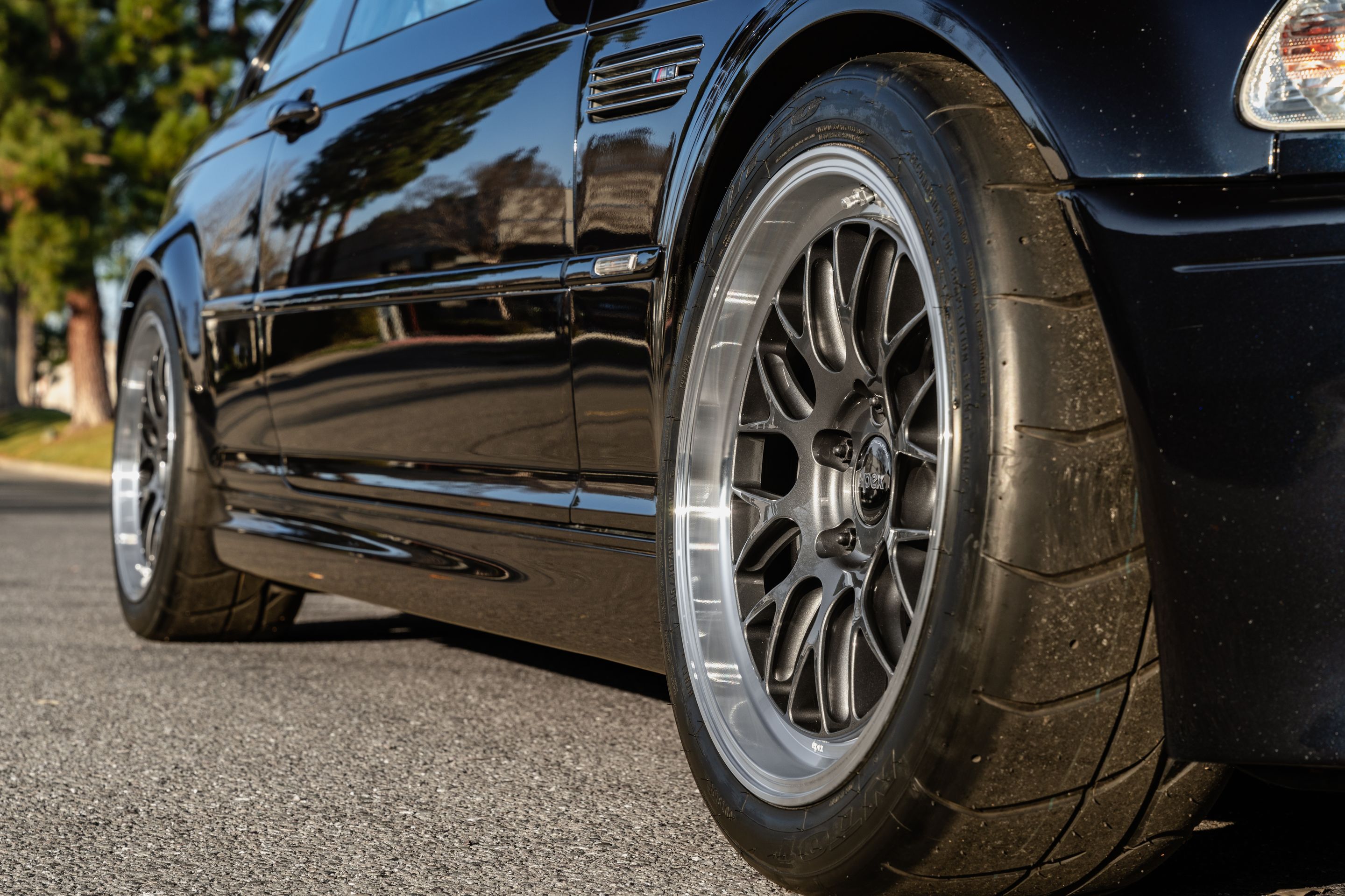 Black BMW E46 M3 with 18" ML-10RT Apex wheels in Machined Lip Anthracite