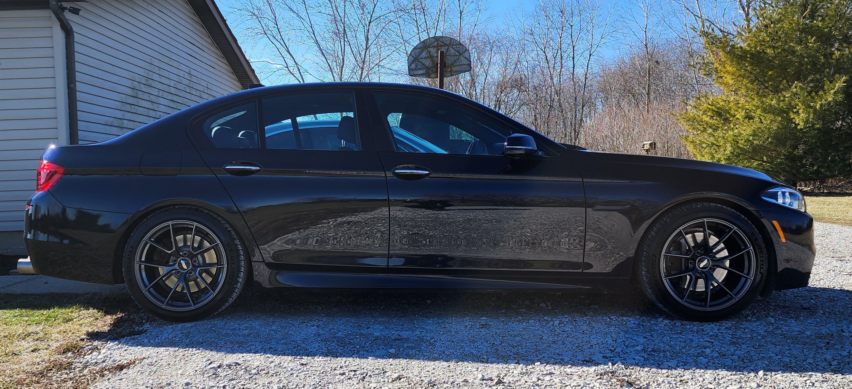Blue BMW F10 Sedan 5 Series with 19" VS-5RS Apex wheels in Anthracite