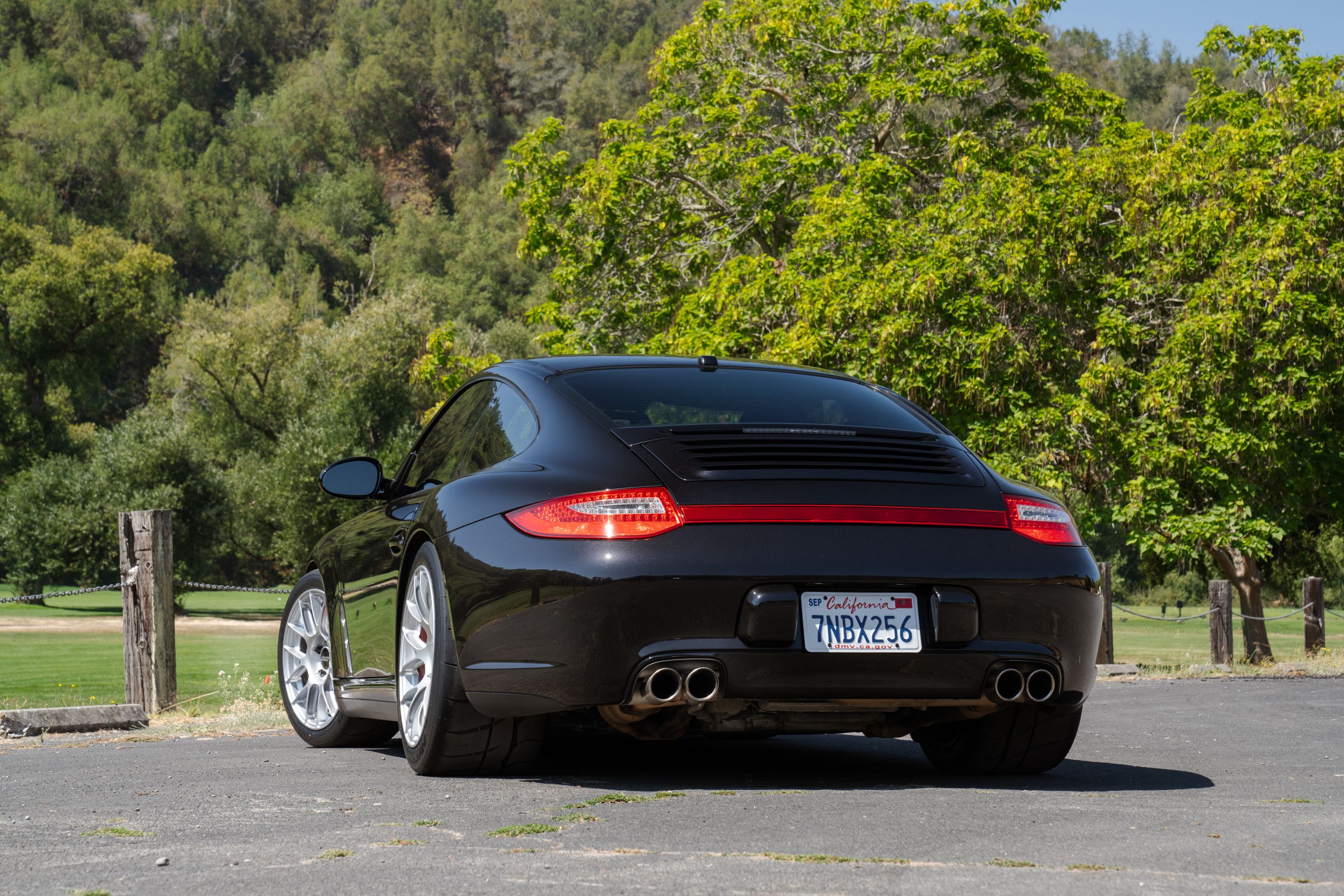 Black Porsche 911 997 Carrera 4S with 18" EC-7RS Apex wheels in Race Silver