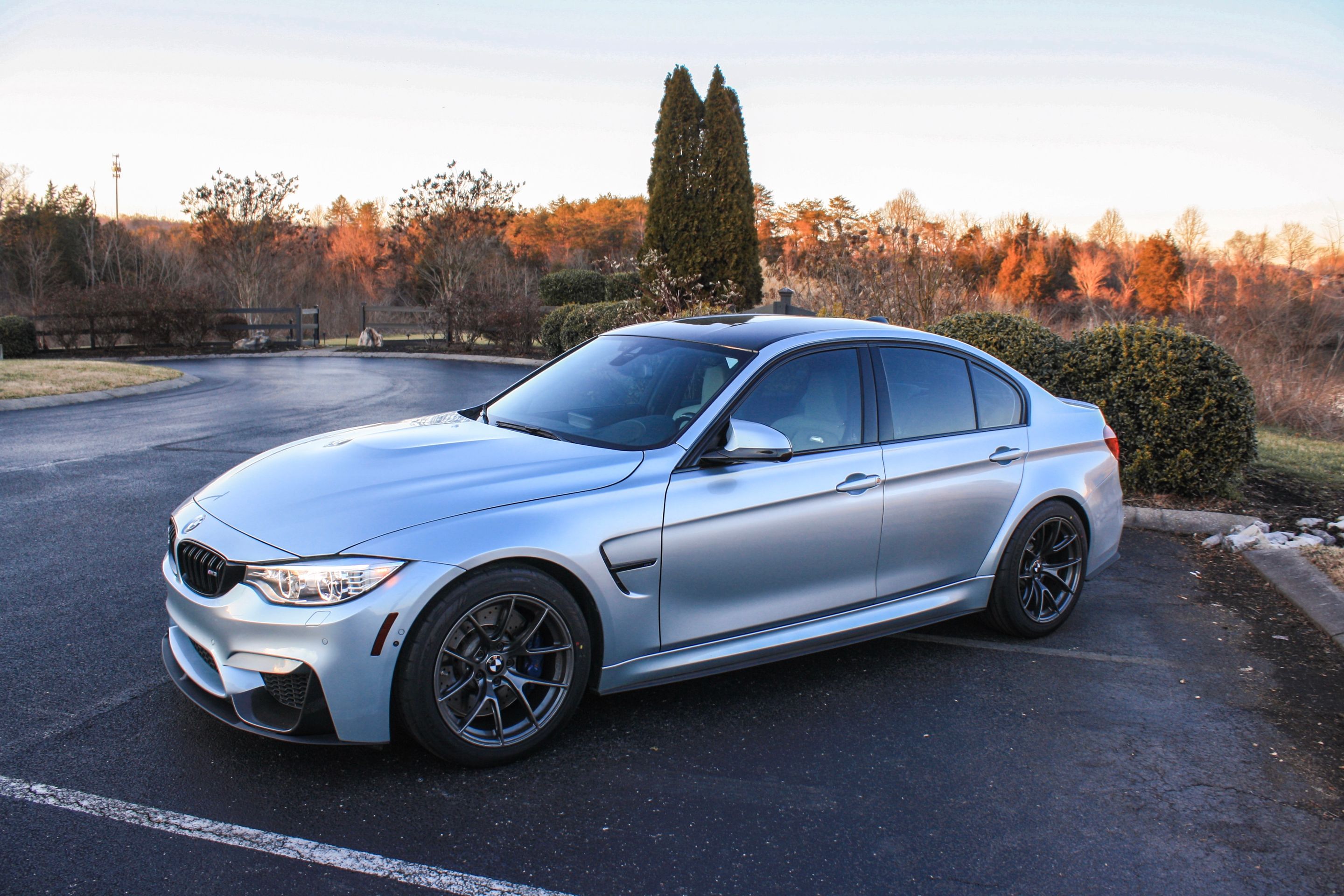 Silver BMW F80 M3 with 18" VS-5RS Apex wheels in Anthracite