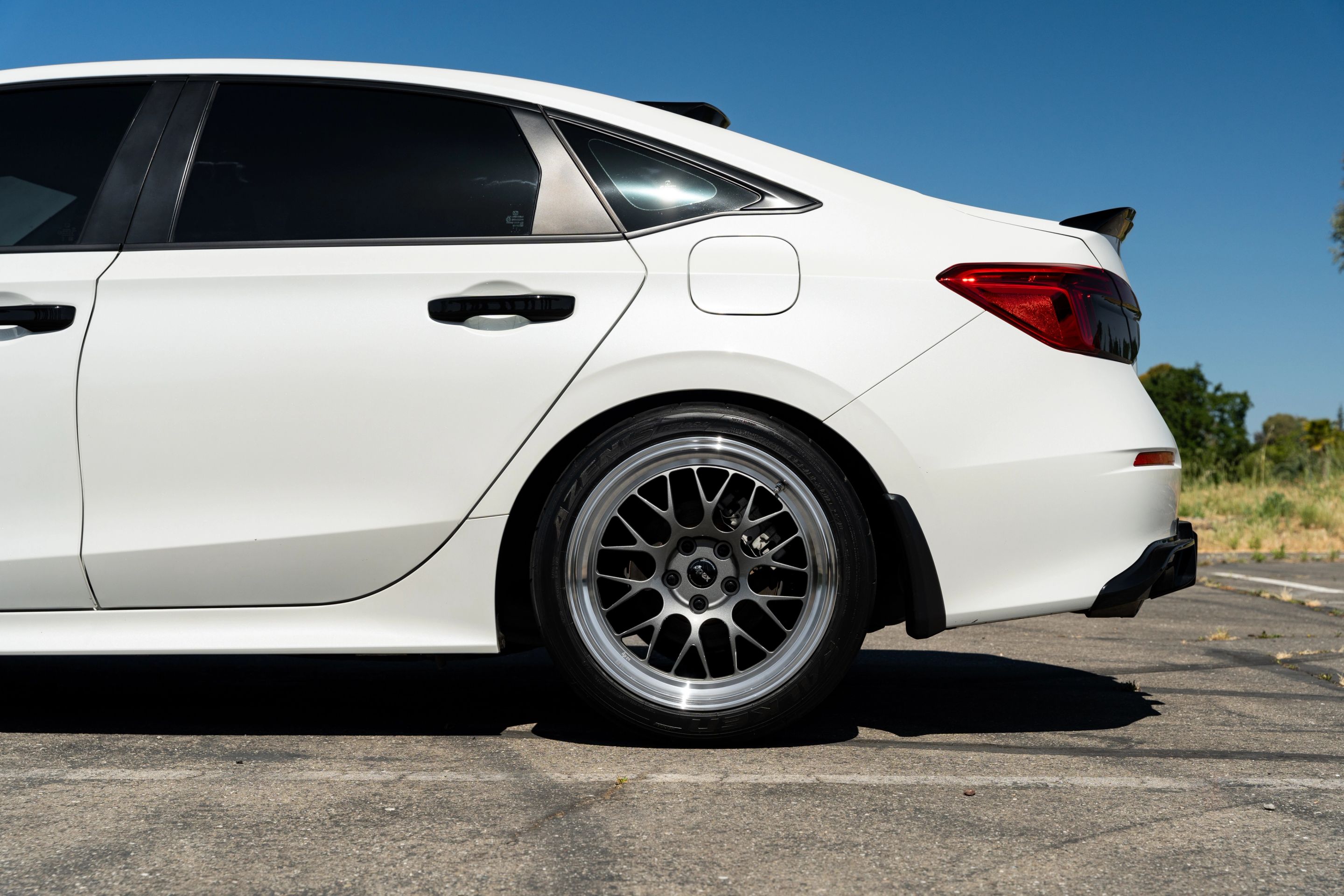 White Honda 11th Gen Civic with 18" ML-10RT Apex wheels in Machined Lip Anthracite